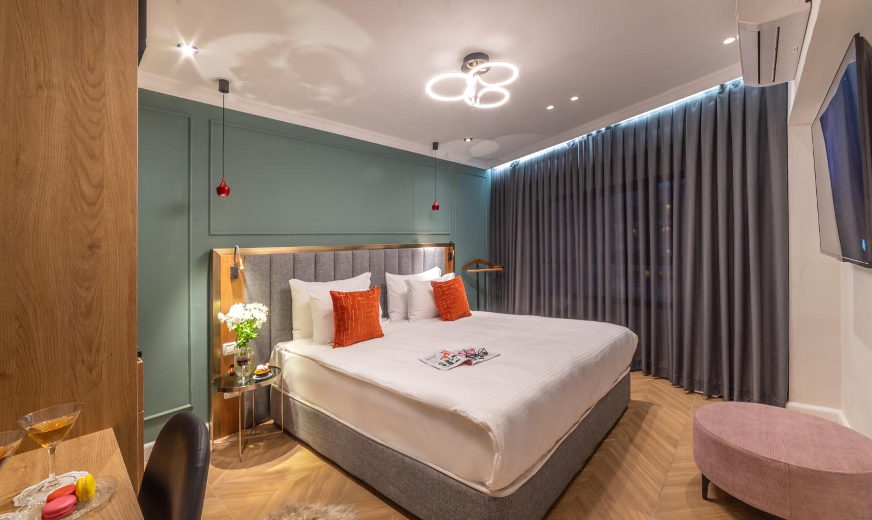 Large Standard Double Room (accessible by stairs only) - Photo 1