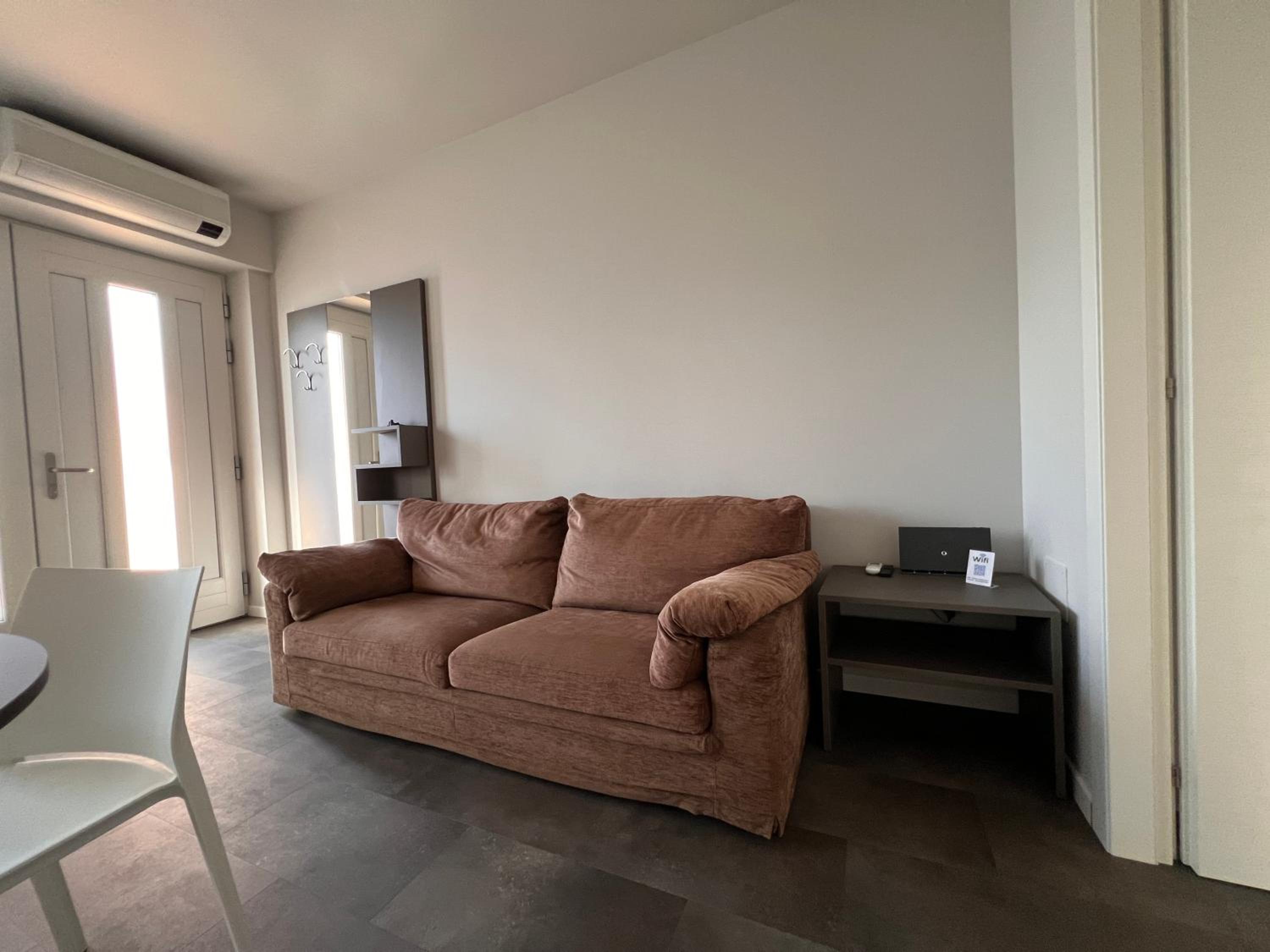 One-Bedroom Apartment photo 1