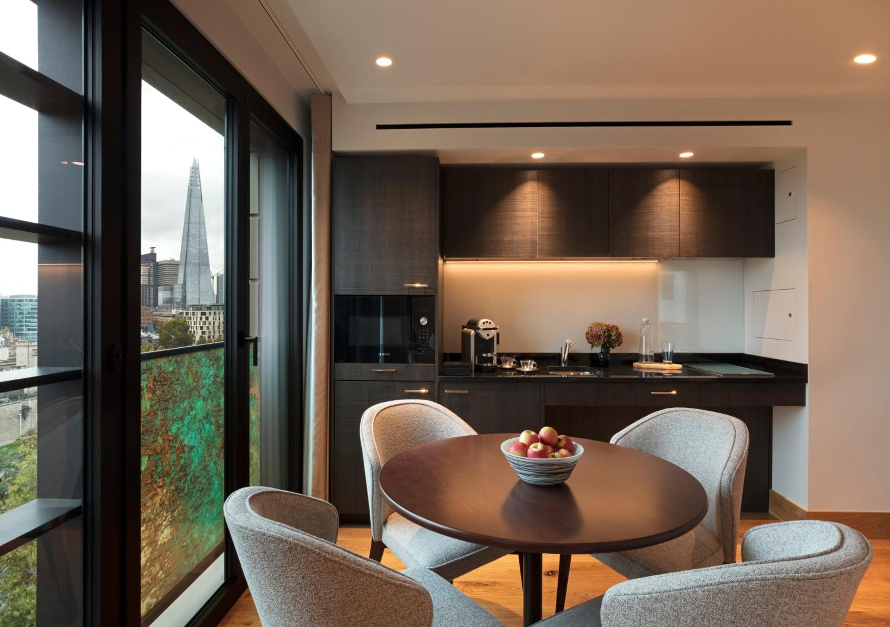 Signature Suite with Kitchen, Tower Bridge View photo 3
