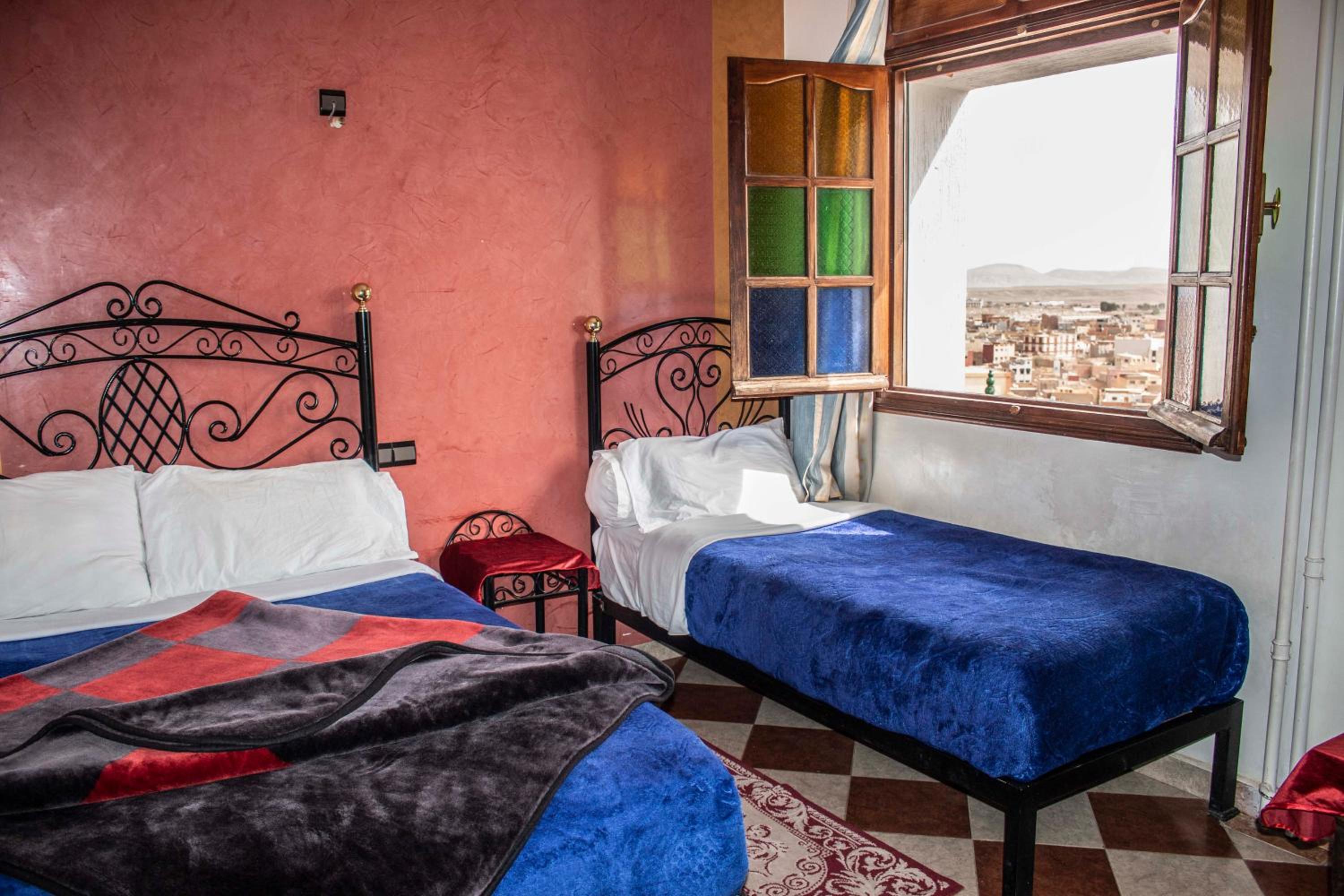 Double Room with Private Bathroom - Photo 11