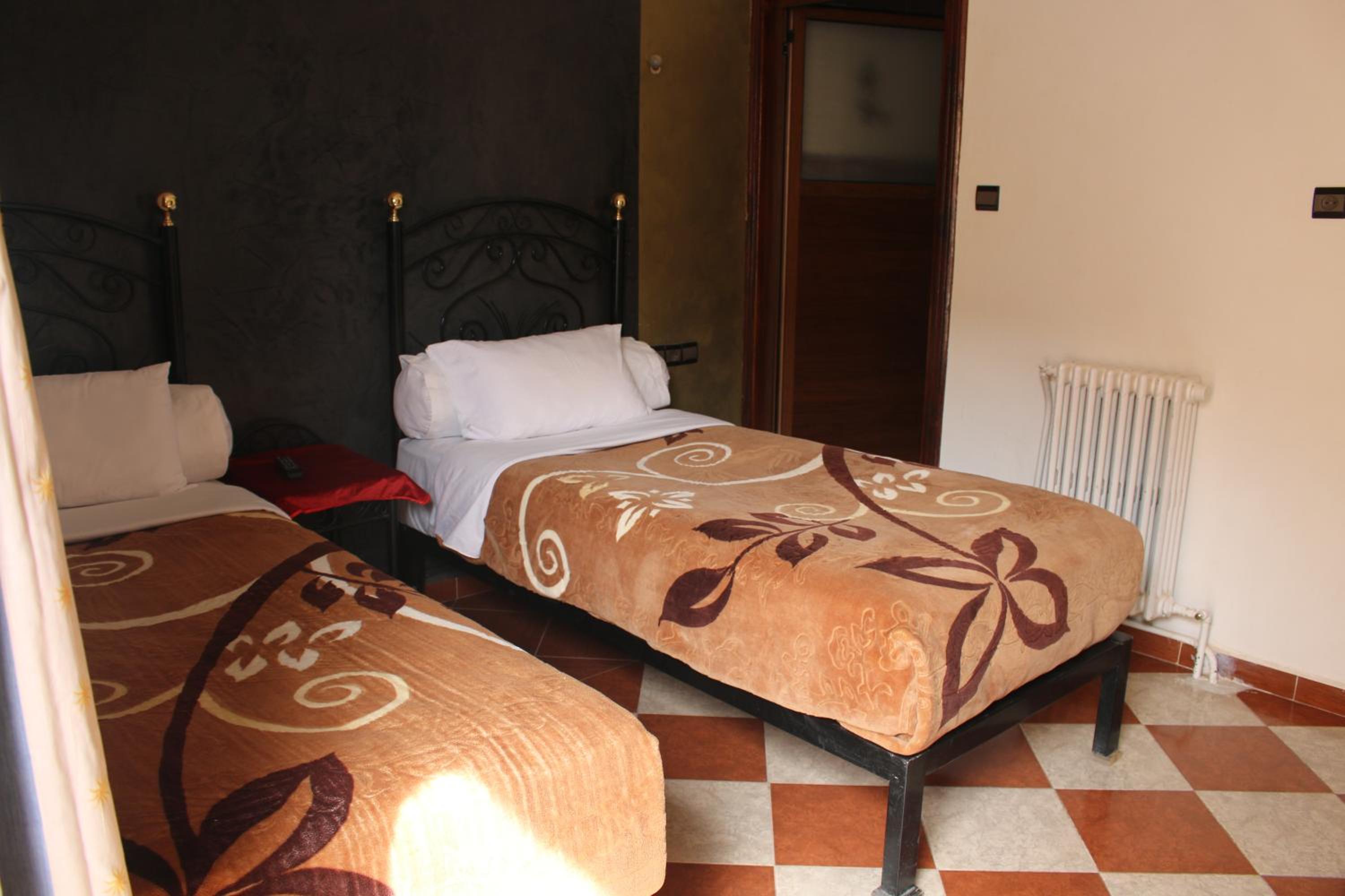 Double Room with Private Bathroom - Photo 19