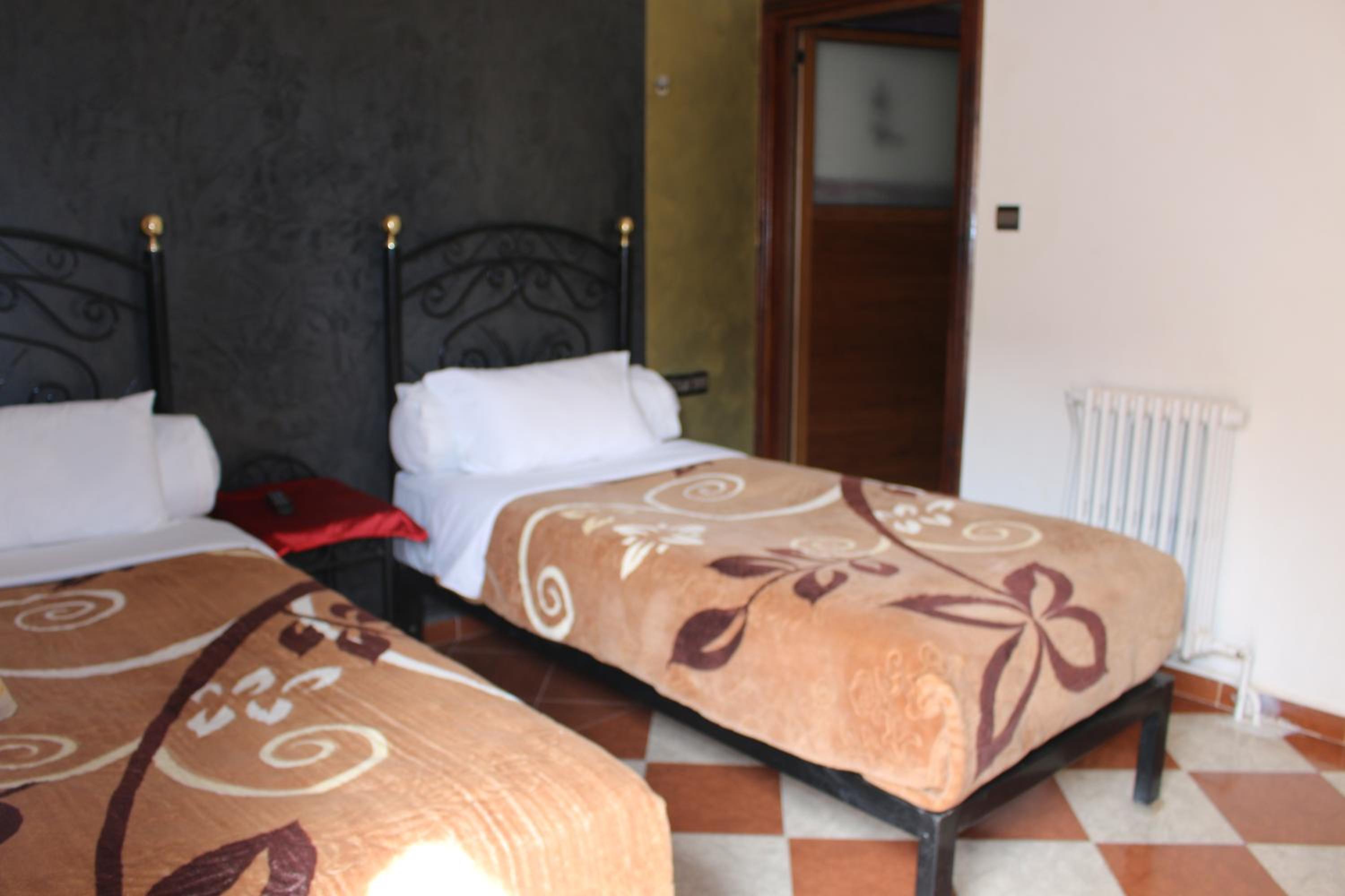 Double Room with Private Bathroom - Photo 15