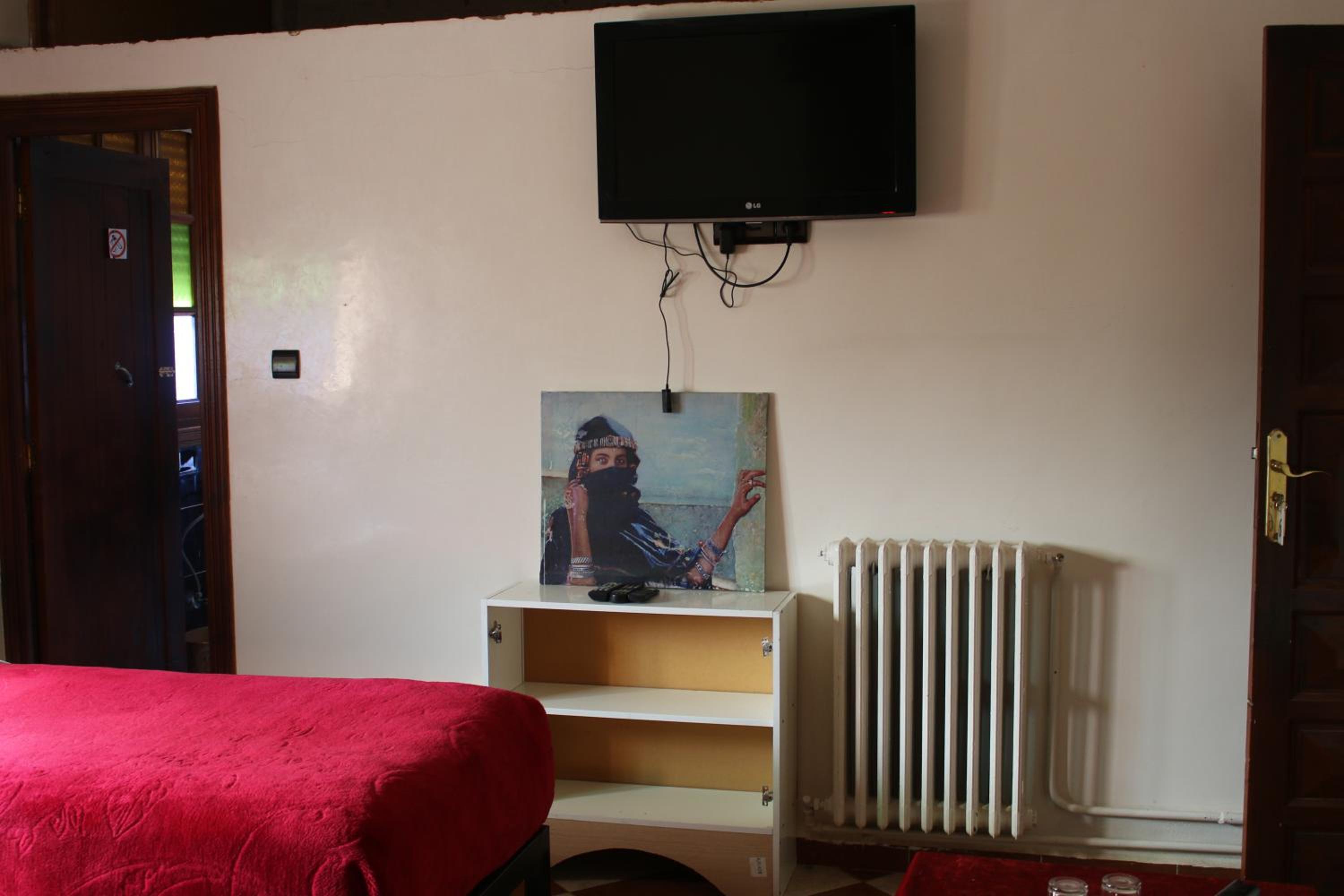 Family Room with Private Bathroom - Photo 4