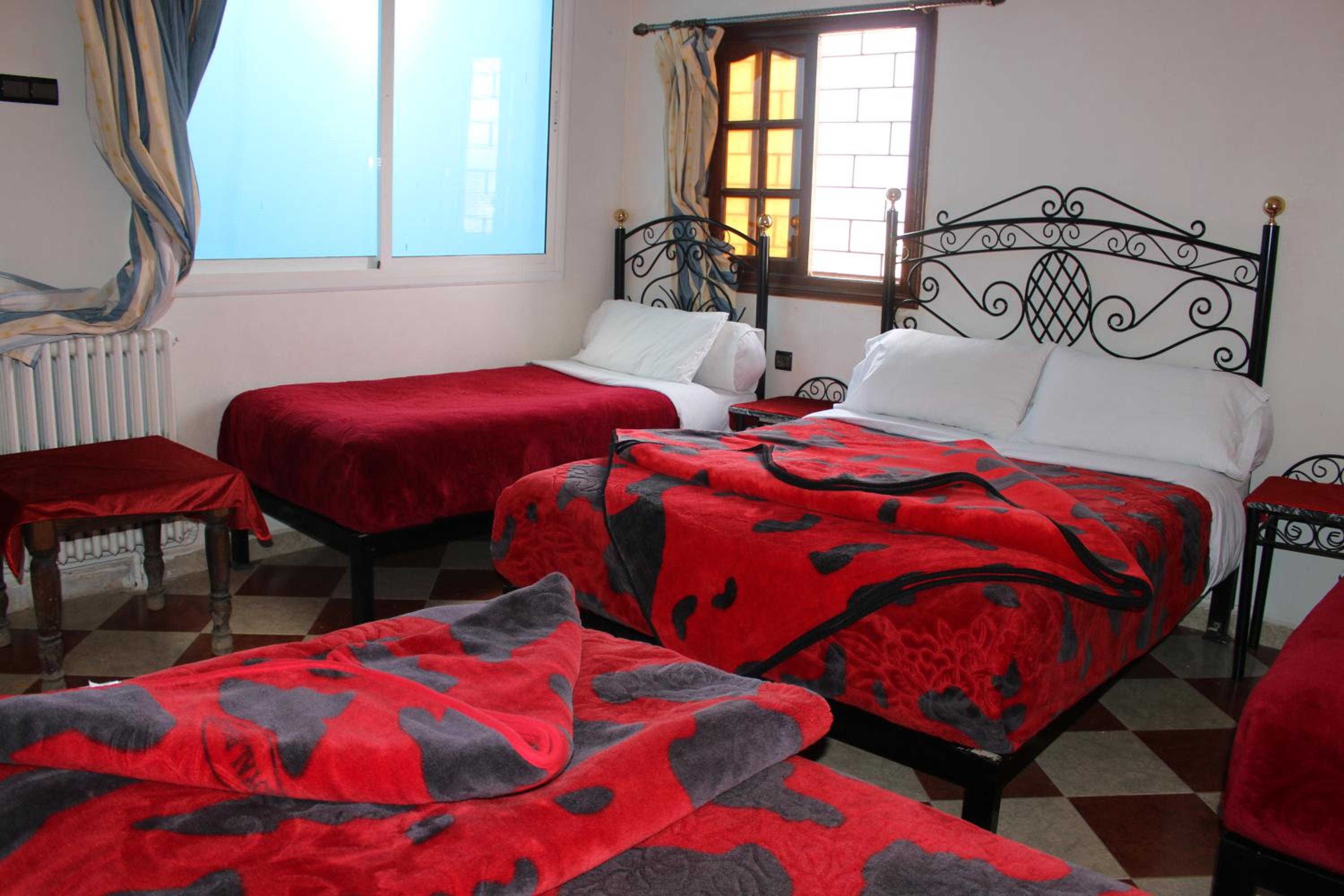 Family Room with Private Bathroom - Photo 3