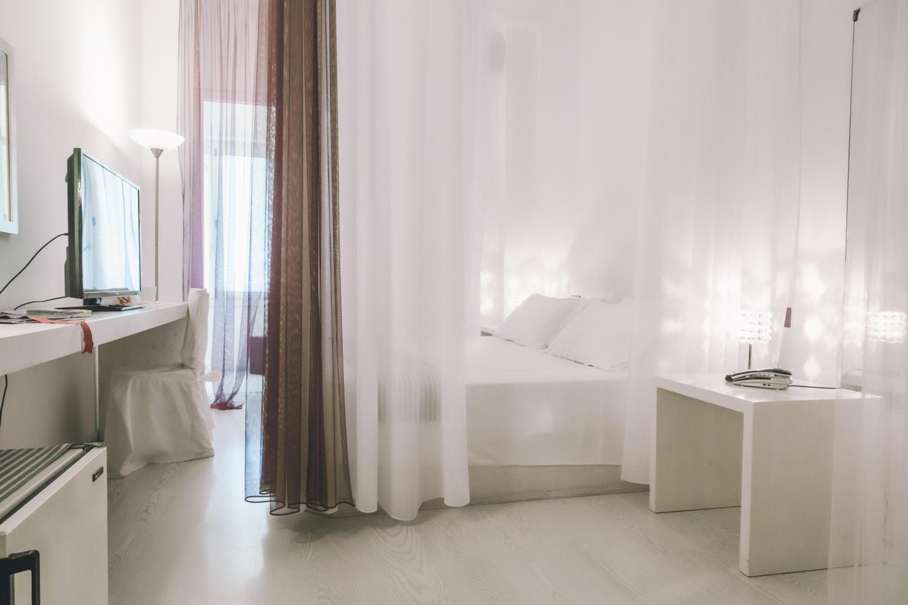 Standard Double Room - Photo 4