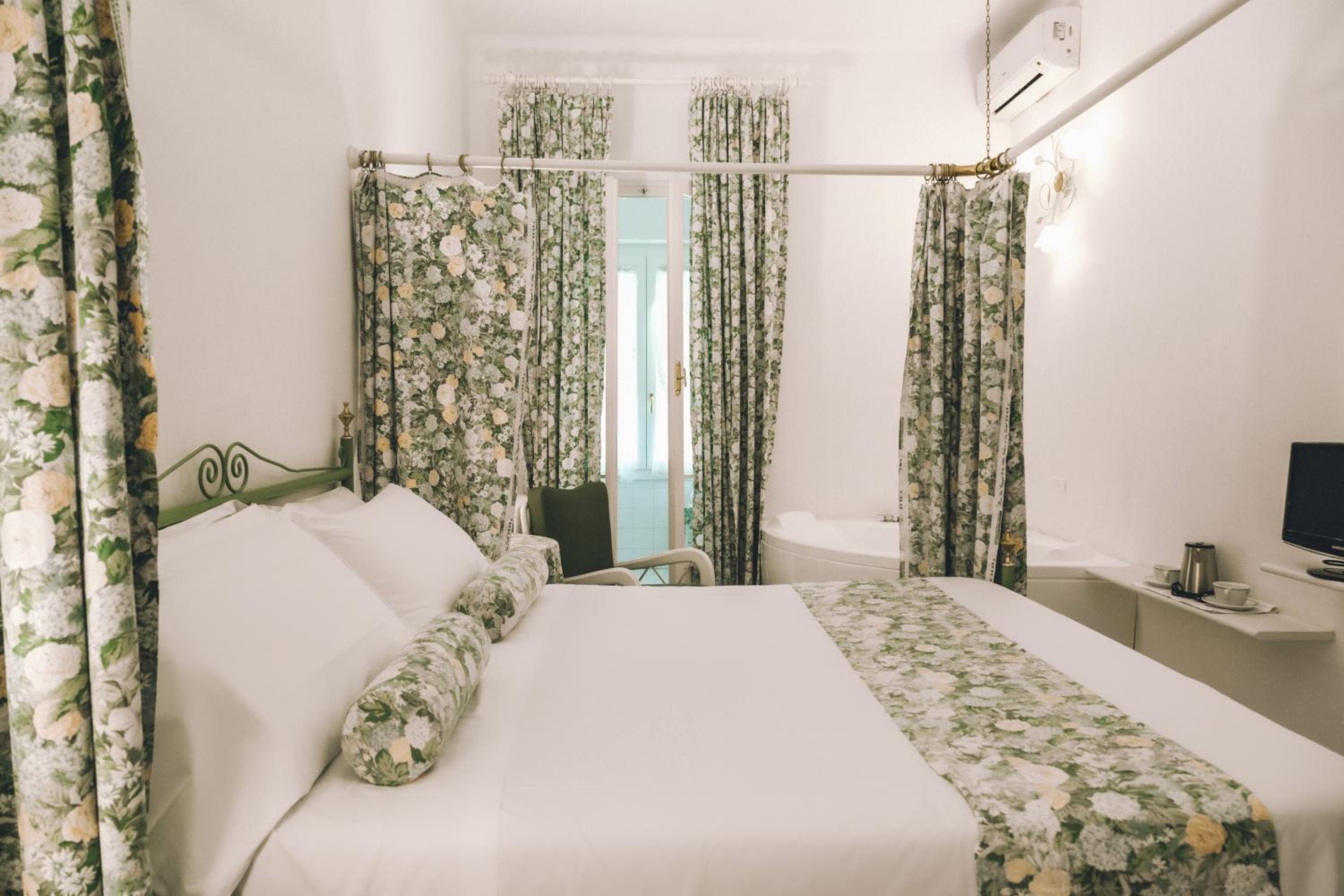 Standard Double Room - Photo 5