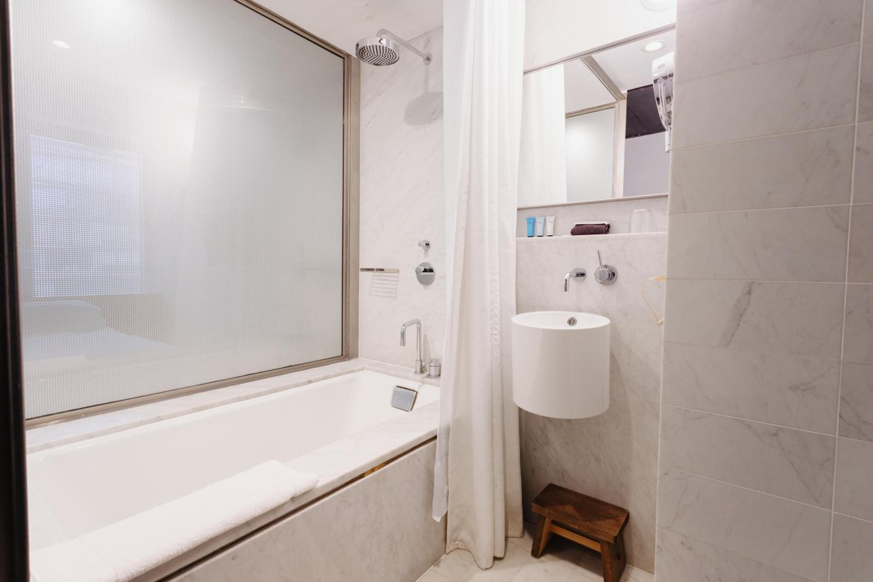Economy Double Room thumbnail 6