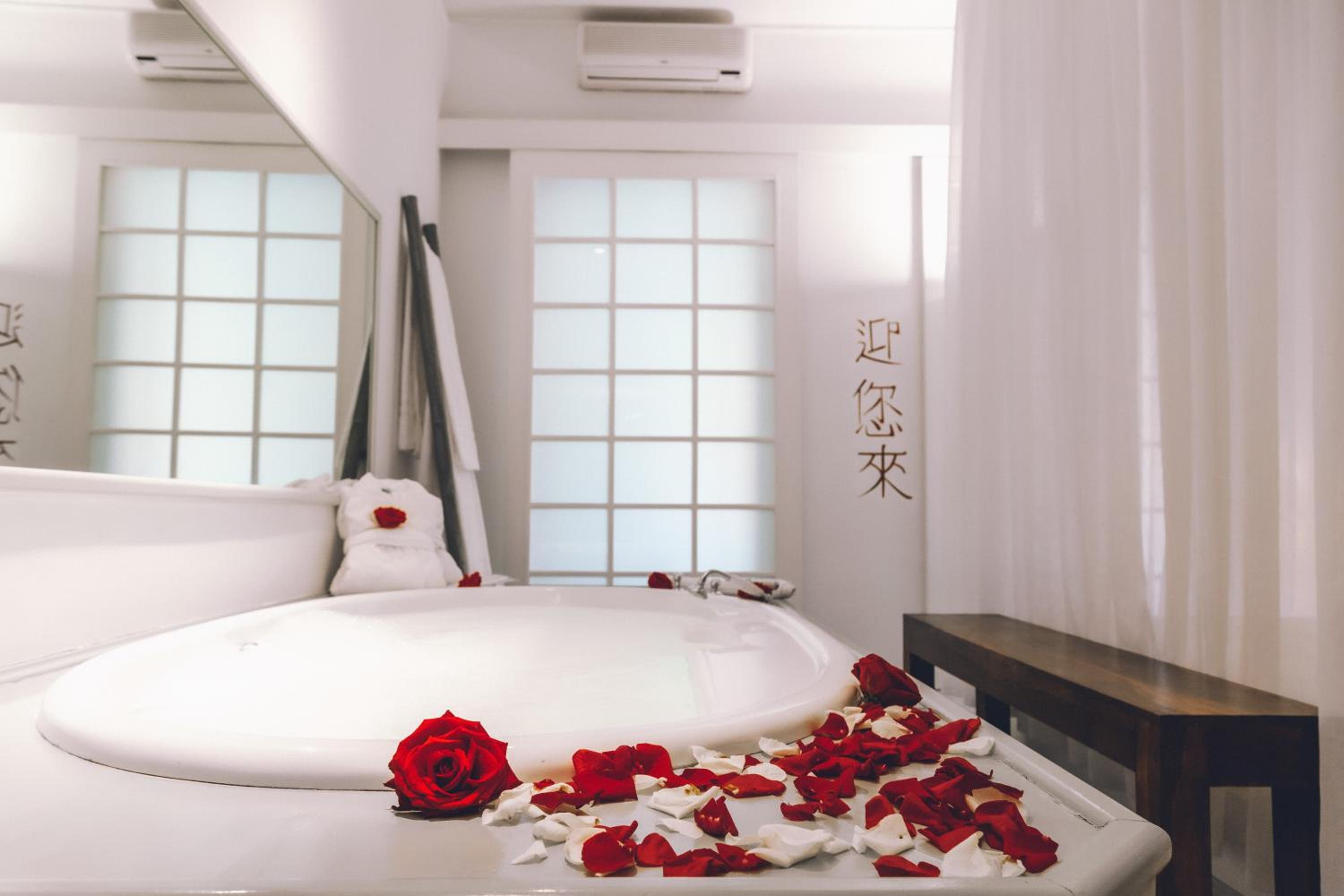 Deluxe Double Room with Bath - Photo 2