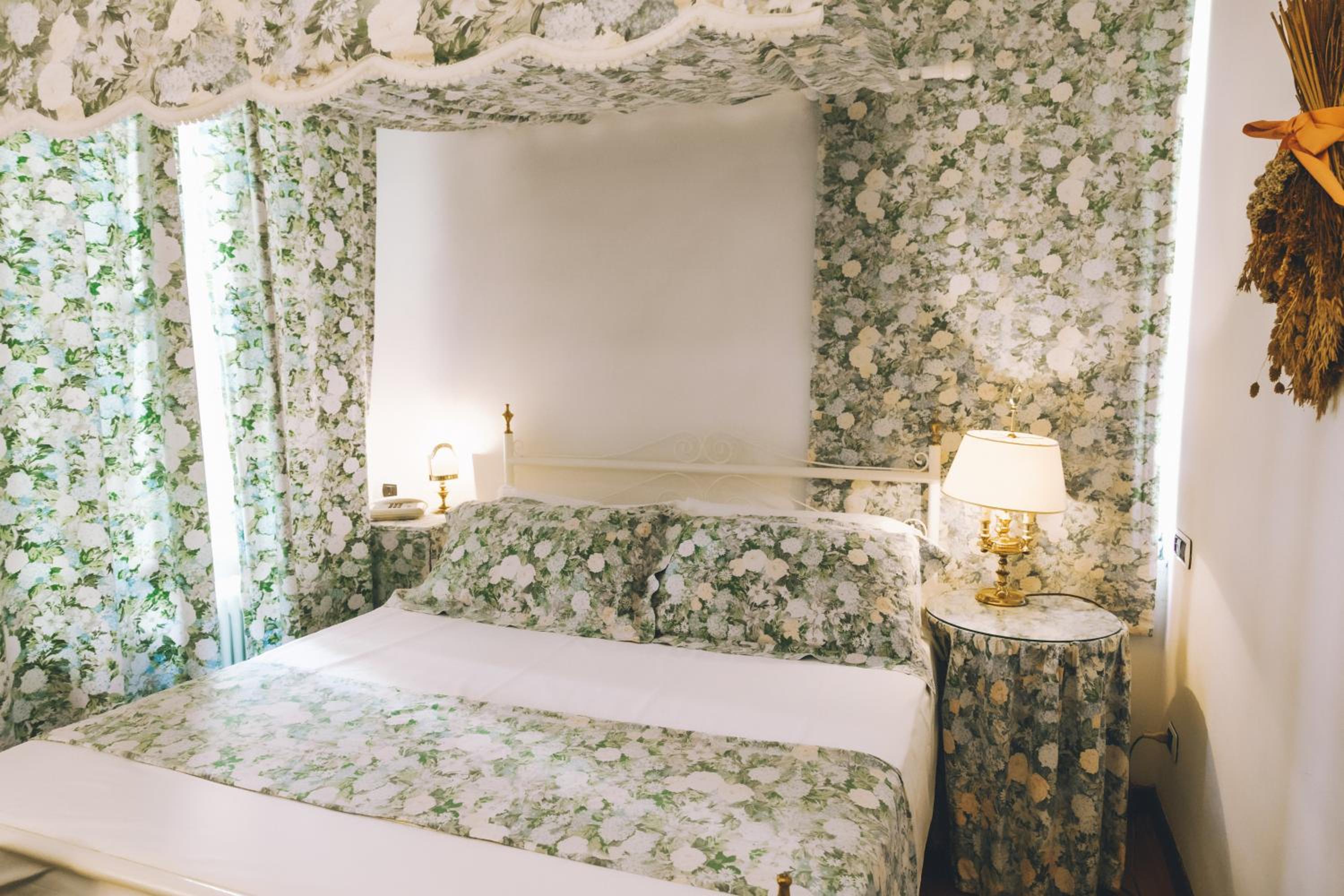 Deluxe Double Room with Bath photo 1