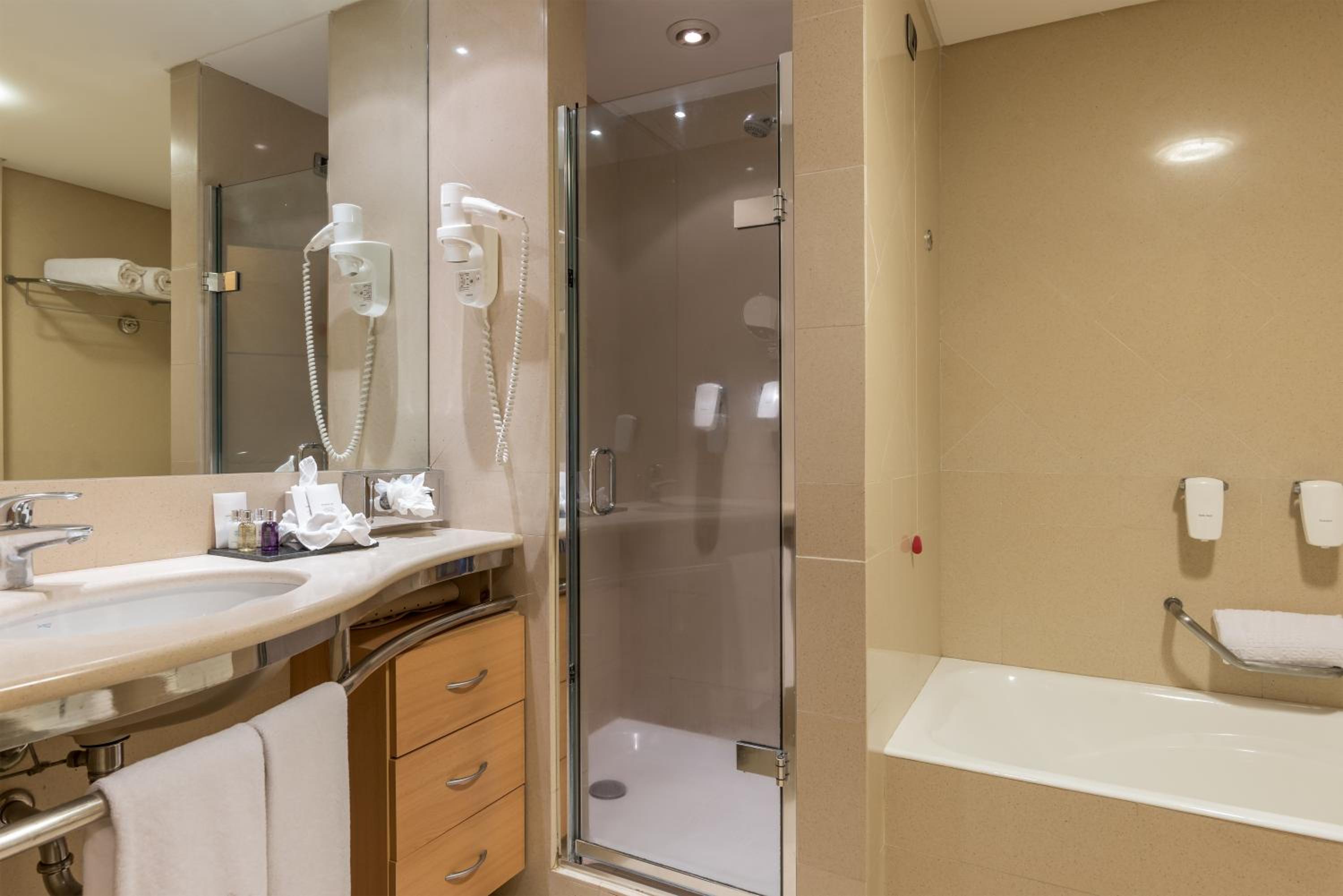 Double or Twin Room with Garden View - Photo 5