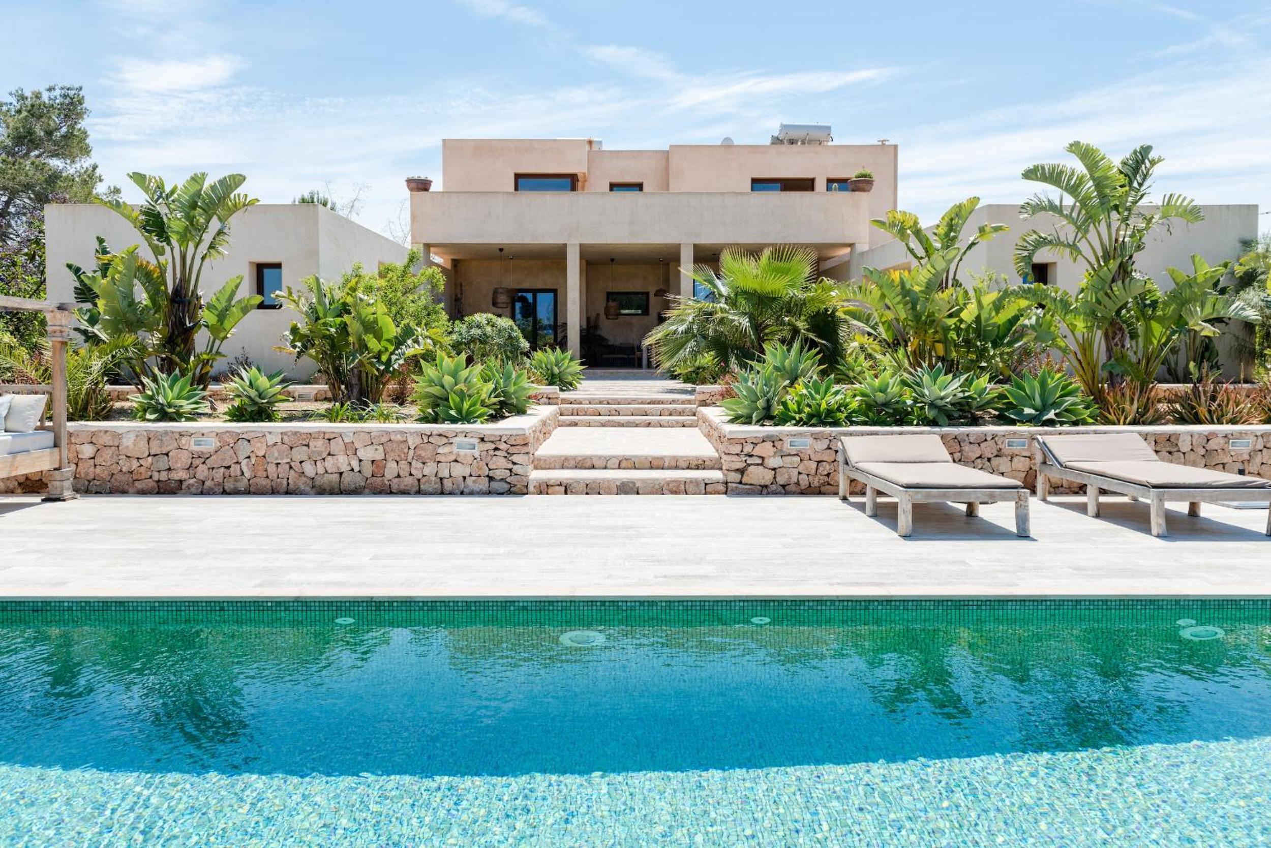 Six-Bedroom Villa  photo 2