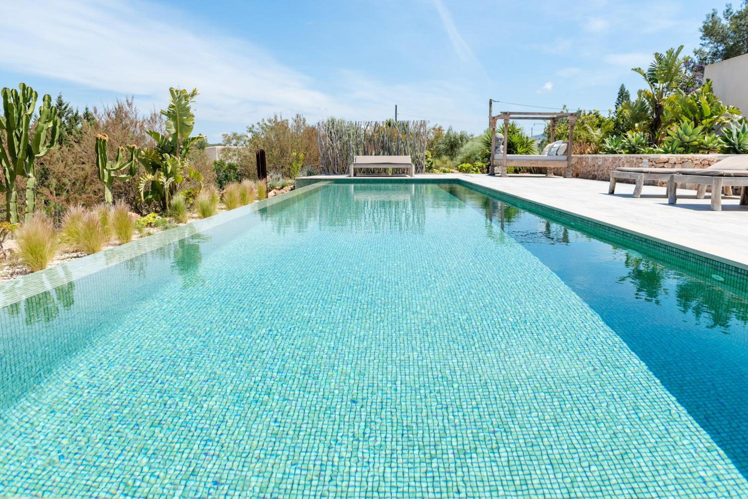 Six-Bedroom Villa  photo 2