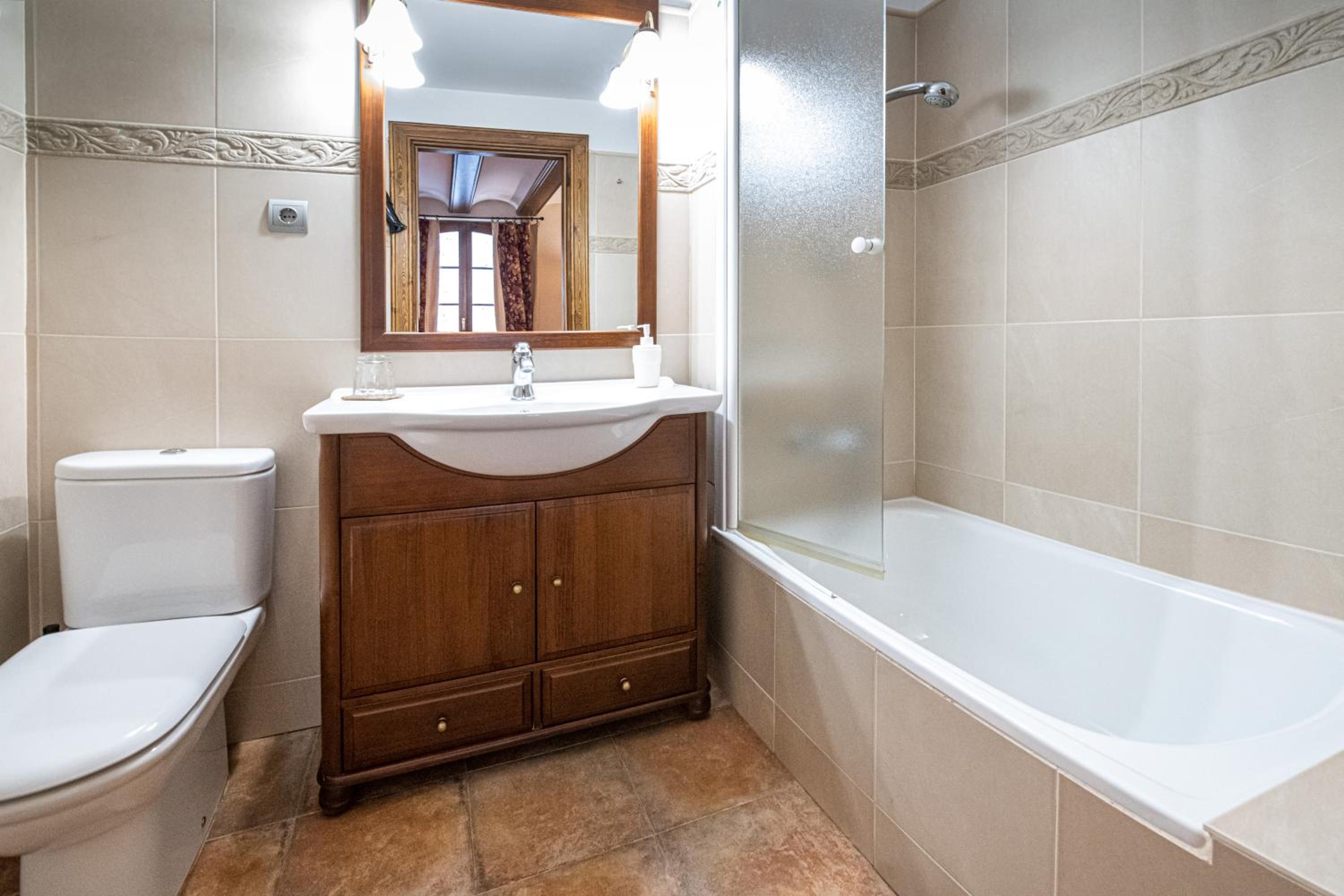 Two-Bedroom Deluxe Apartment with Balcony photo 1