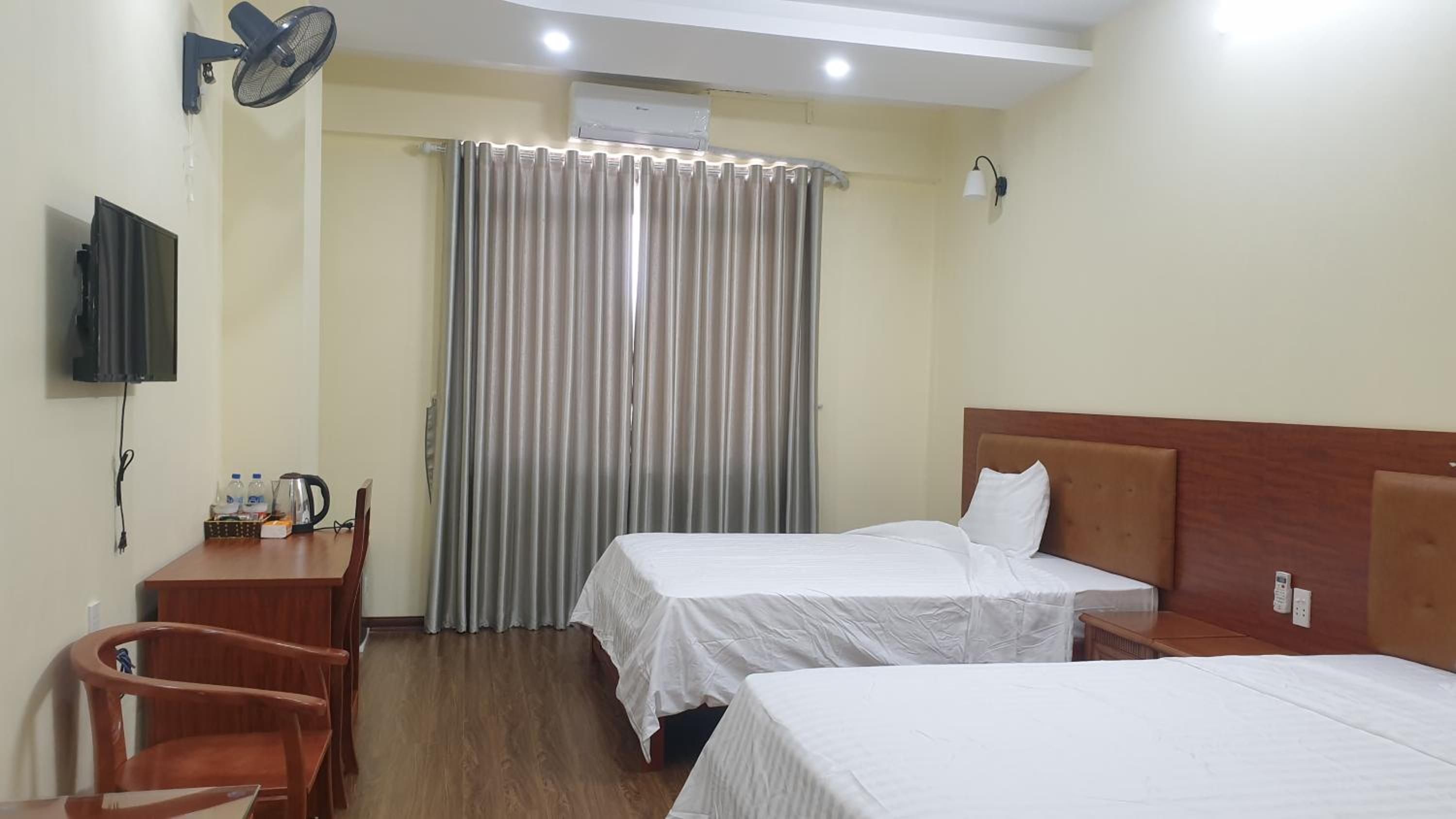 Twin Room With Private Bathroom photo 2
