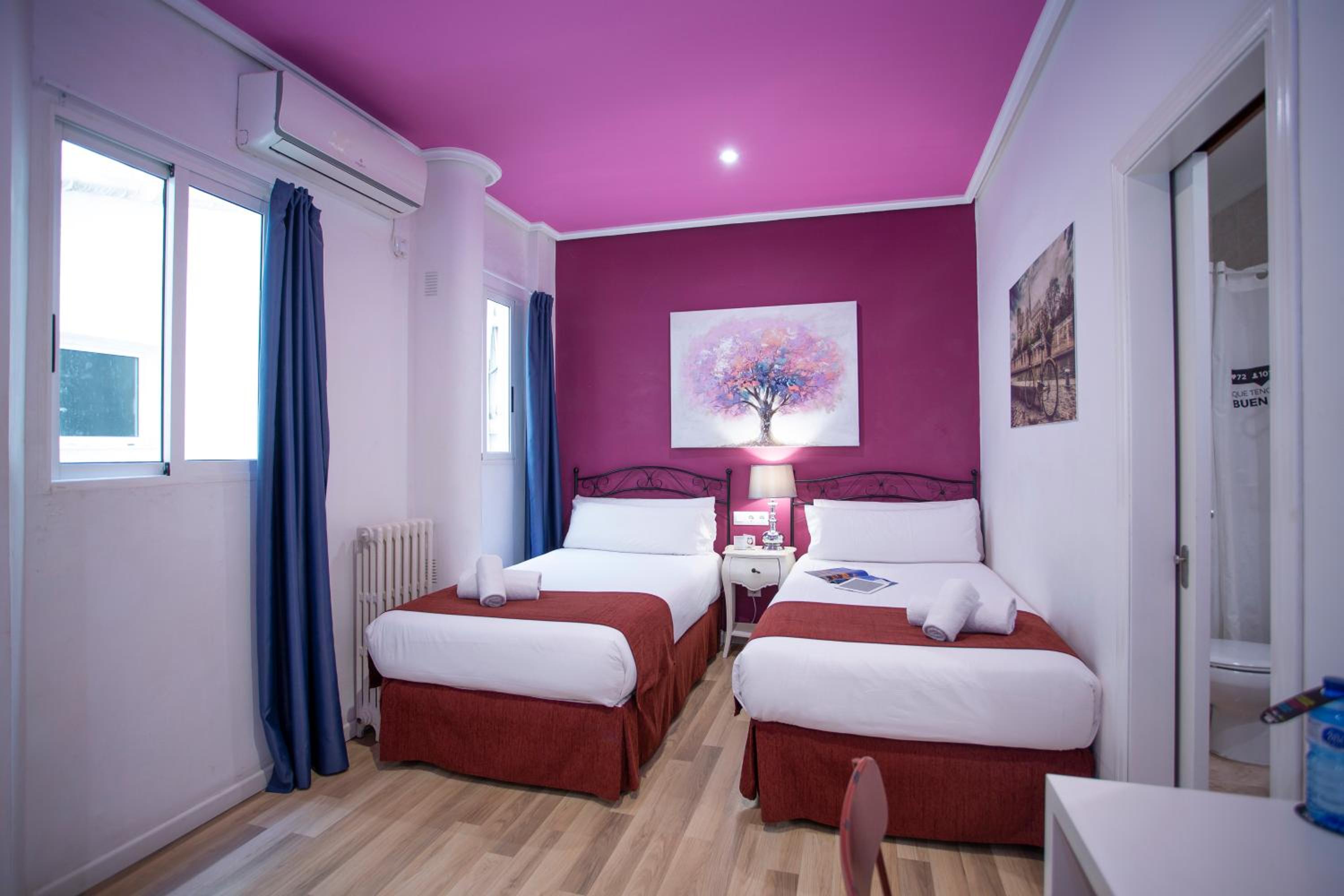Triple Room thumbnail 6