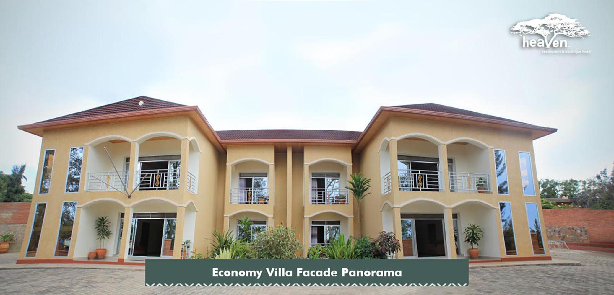 Villa Budget Queen Room with Balcony photo 3