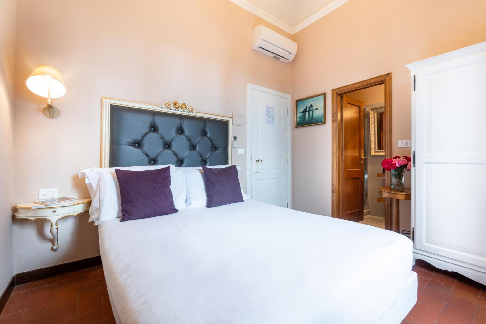 Small Double Room photo 1