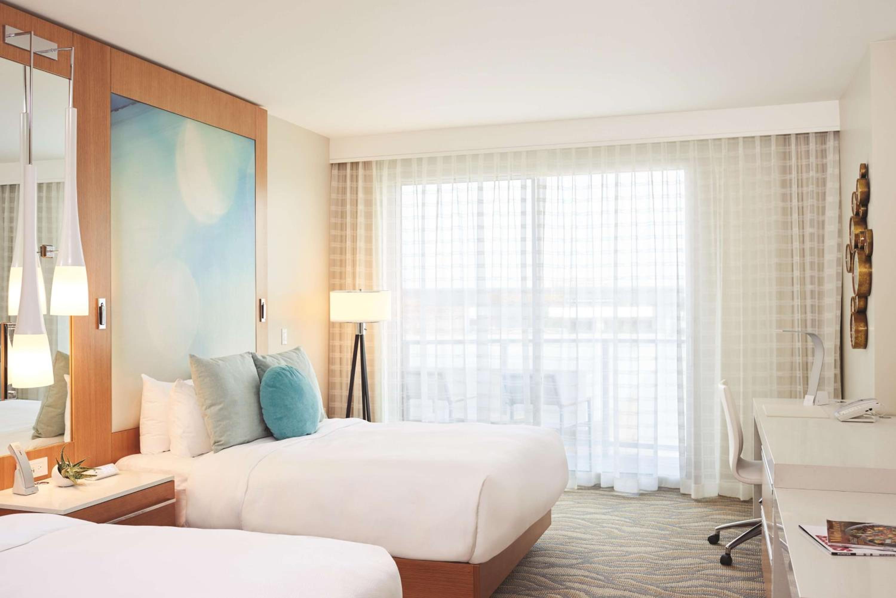 Partial Ocean View 2 Queen Room - Hearing