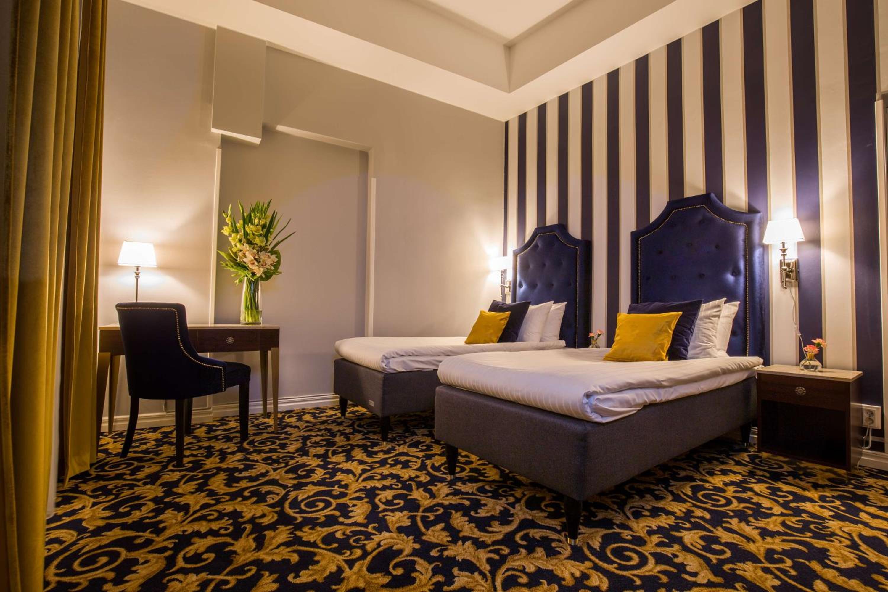 Available room thumbnail 6