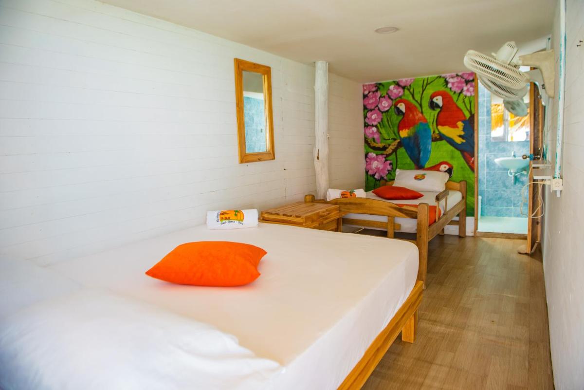 Quadruple Room with Private Bathroom photo 1