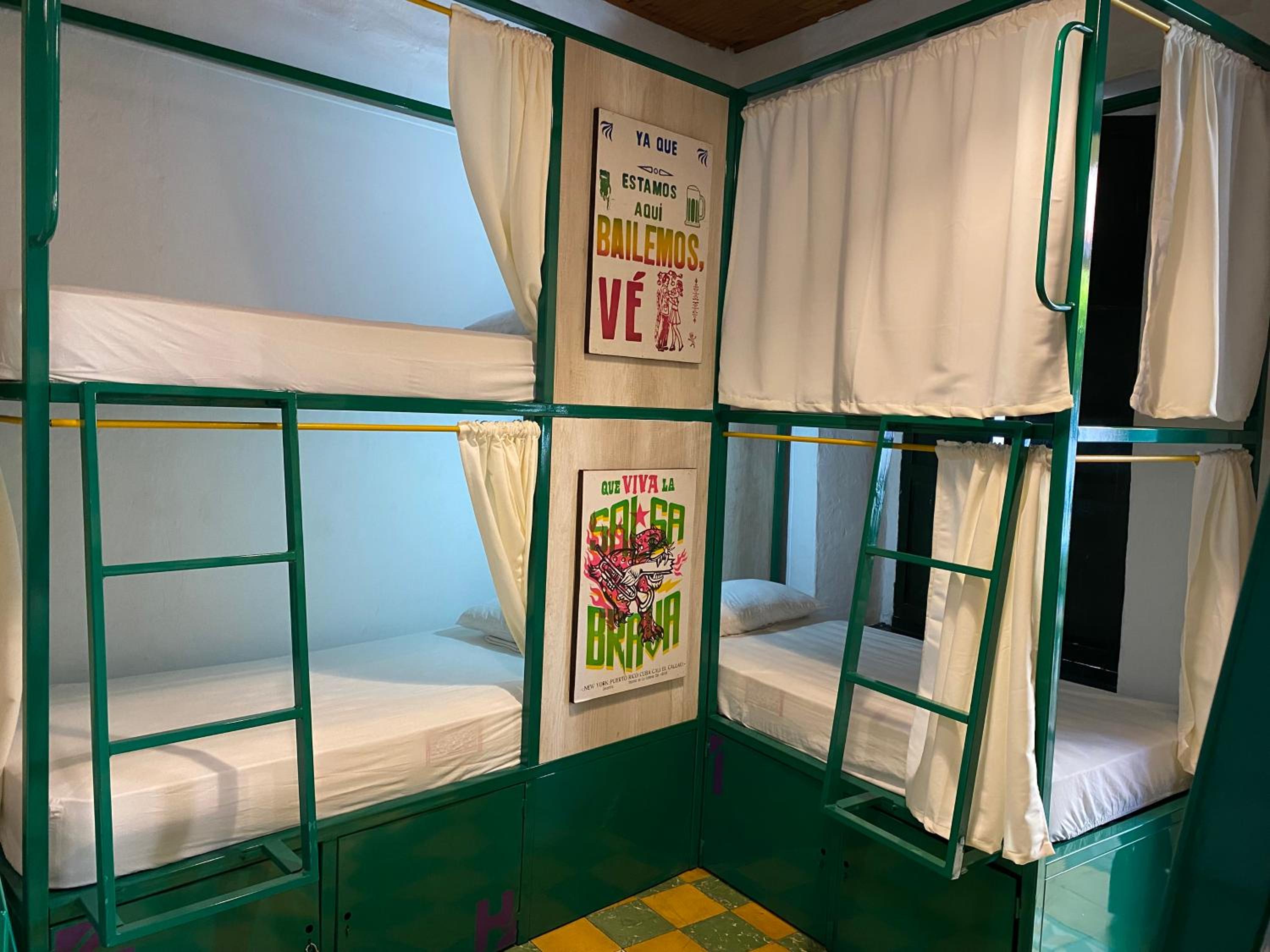 Bed in 10-Bed Mixed Dormitory Room with Shared Bathroom