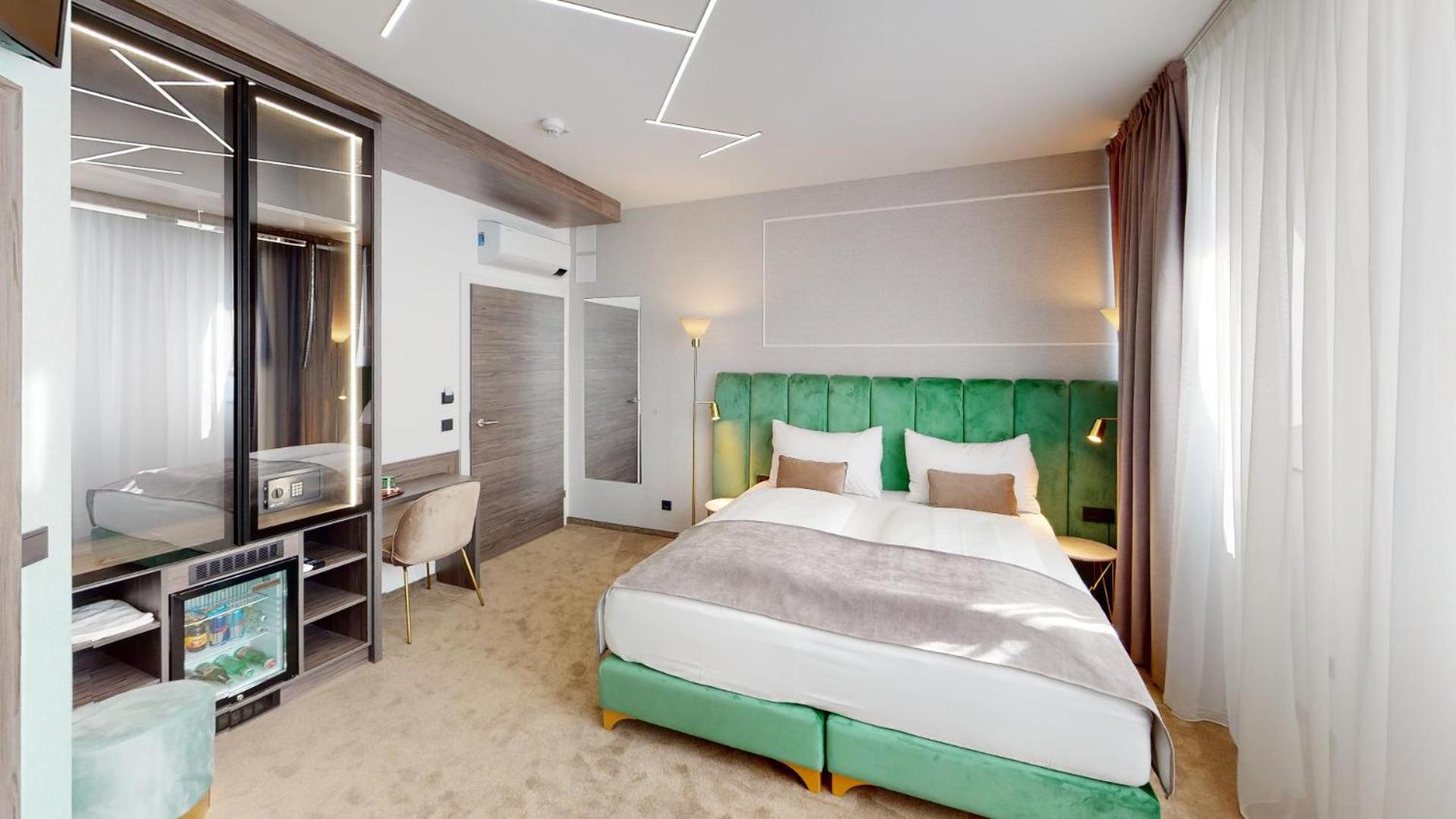 Superior Quadruple Room - Photo 3