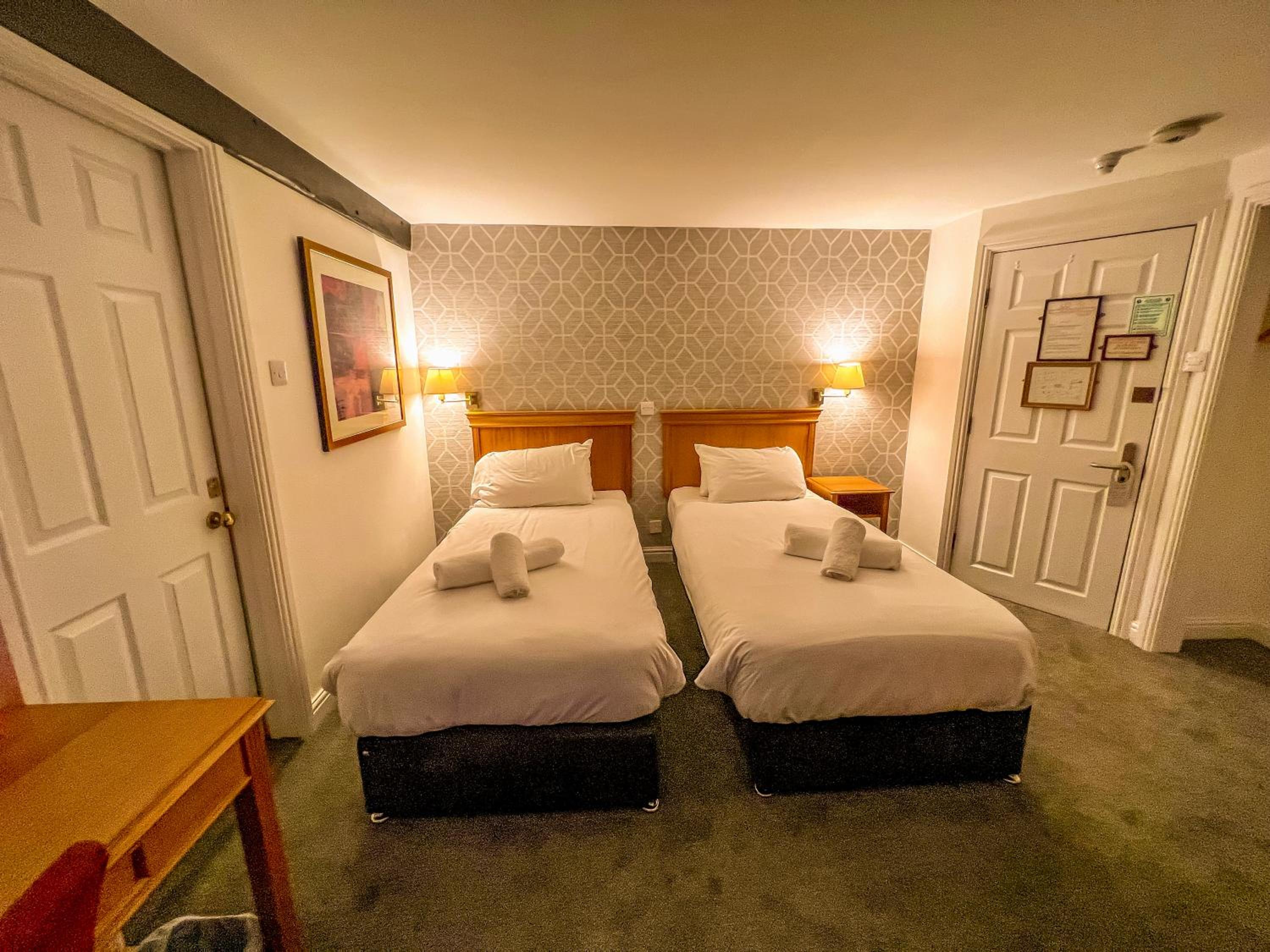 Deluxe Twin Room - Photo 15