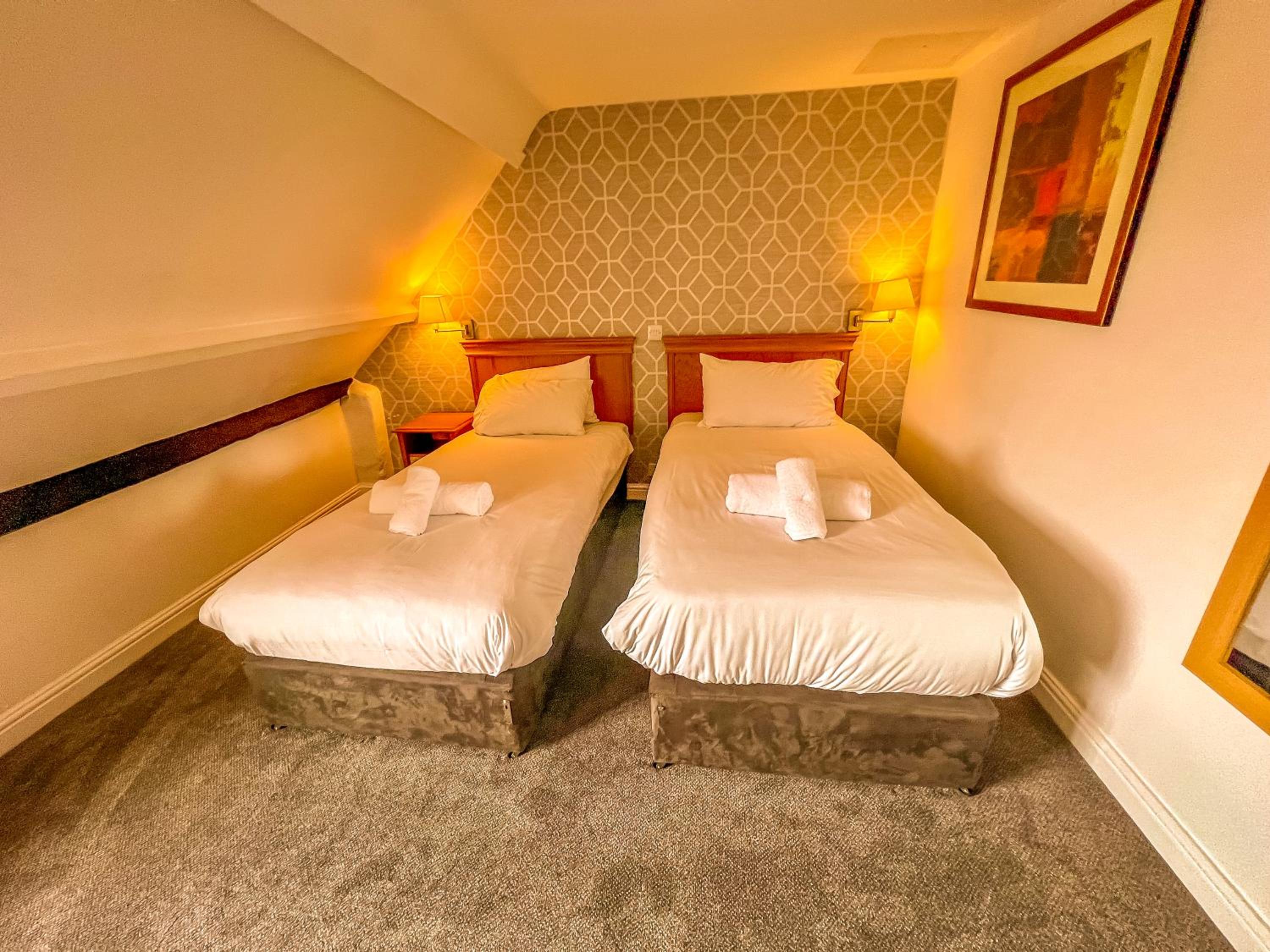 Deluxe Twin Room - Photo 2
