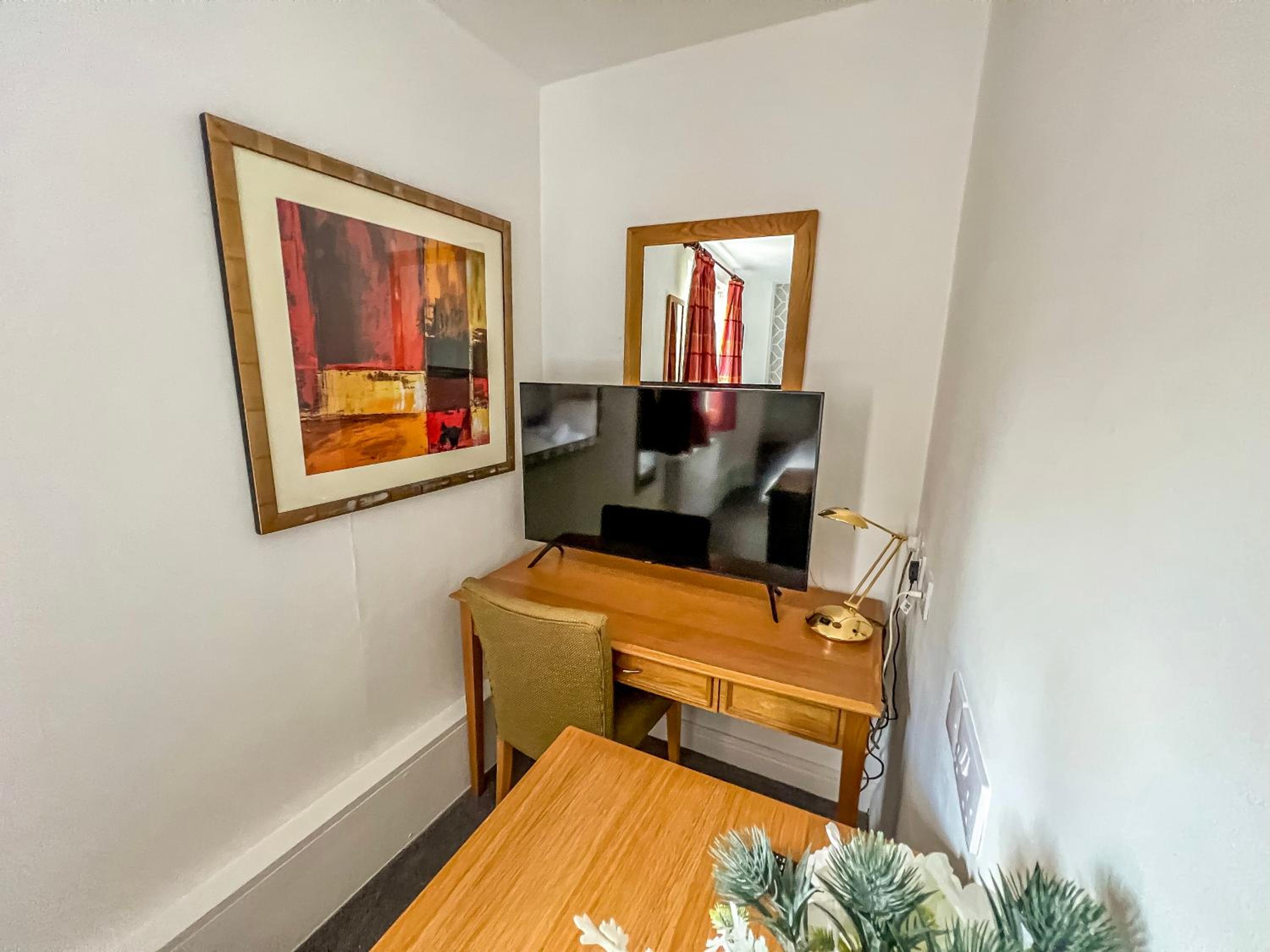 Deluxe Double Room with Shower - Photo 13