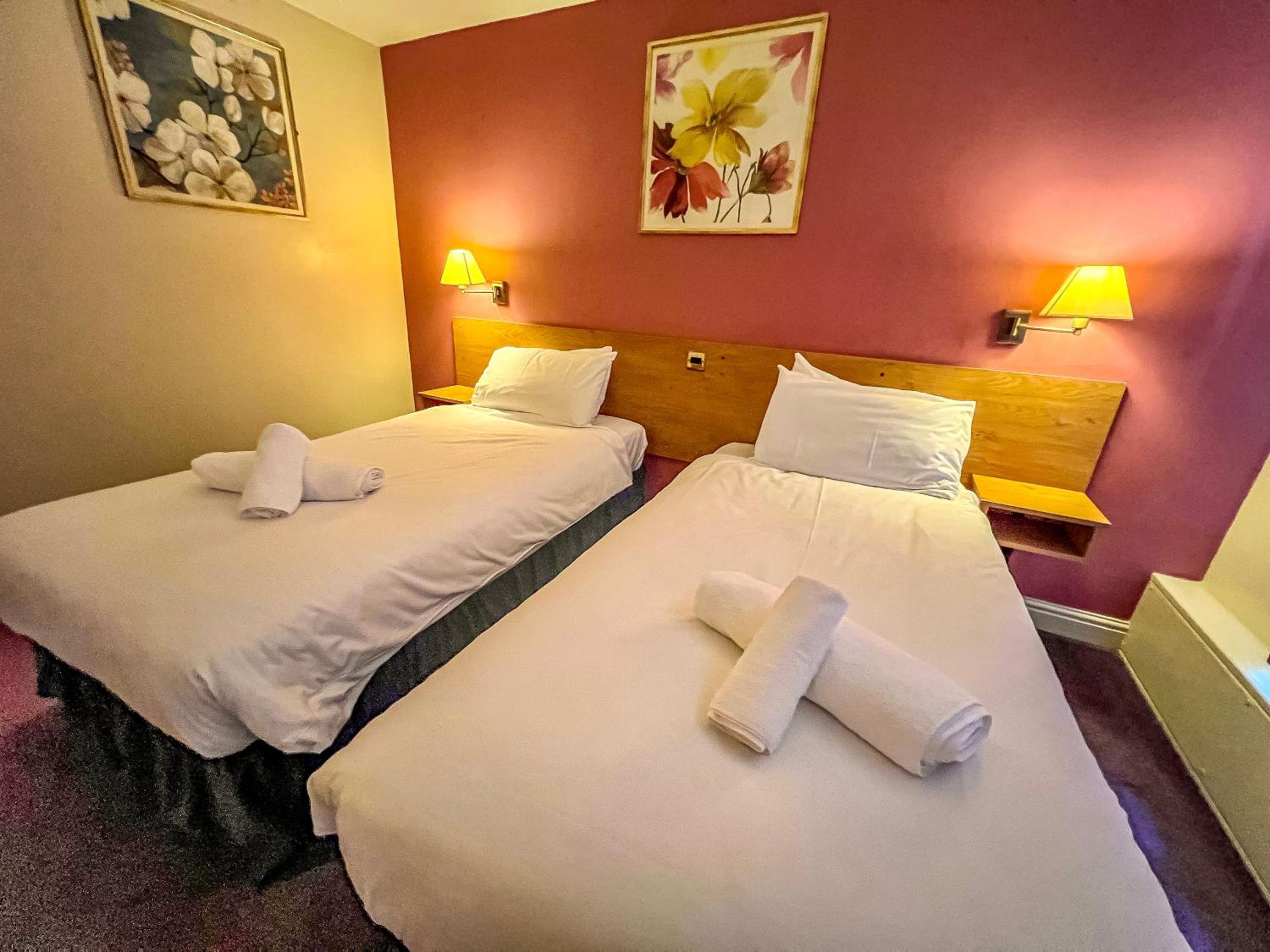Deluxe Twin Room - Photo 6