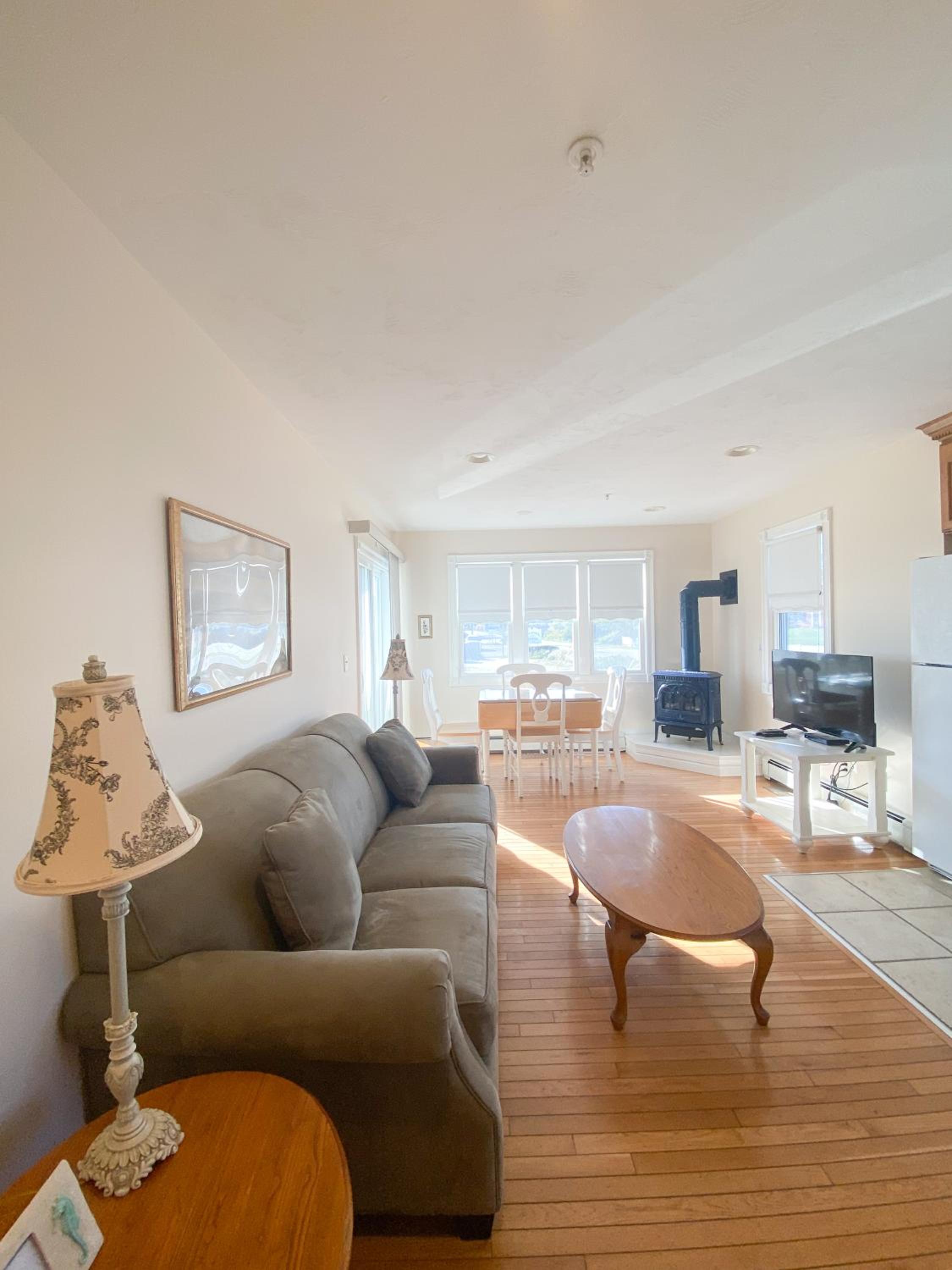 One-Bedroom Suite with Kitchen, Deck, Partial Ocean View – 1C