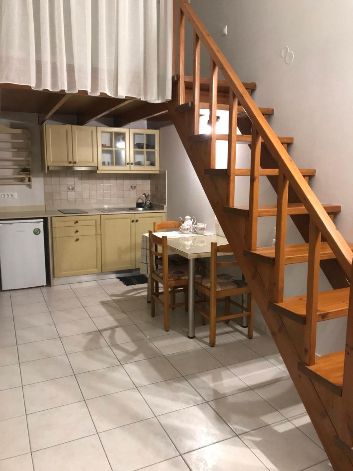 Apartment - Split Level - Photo 1