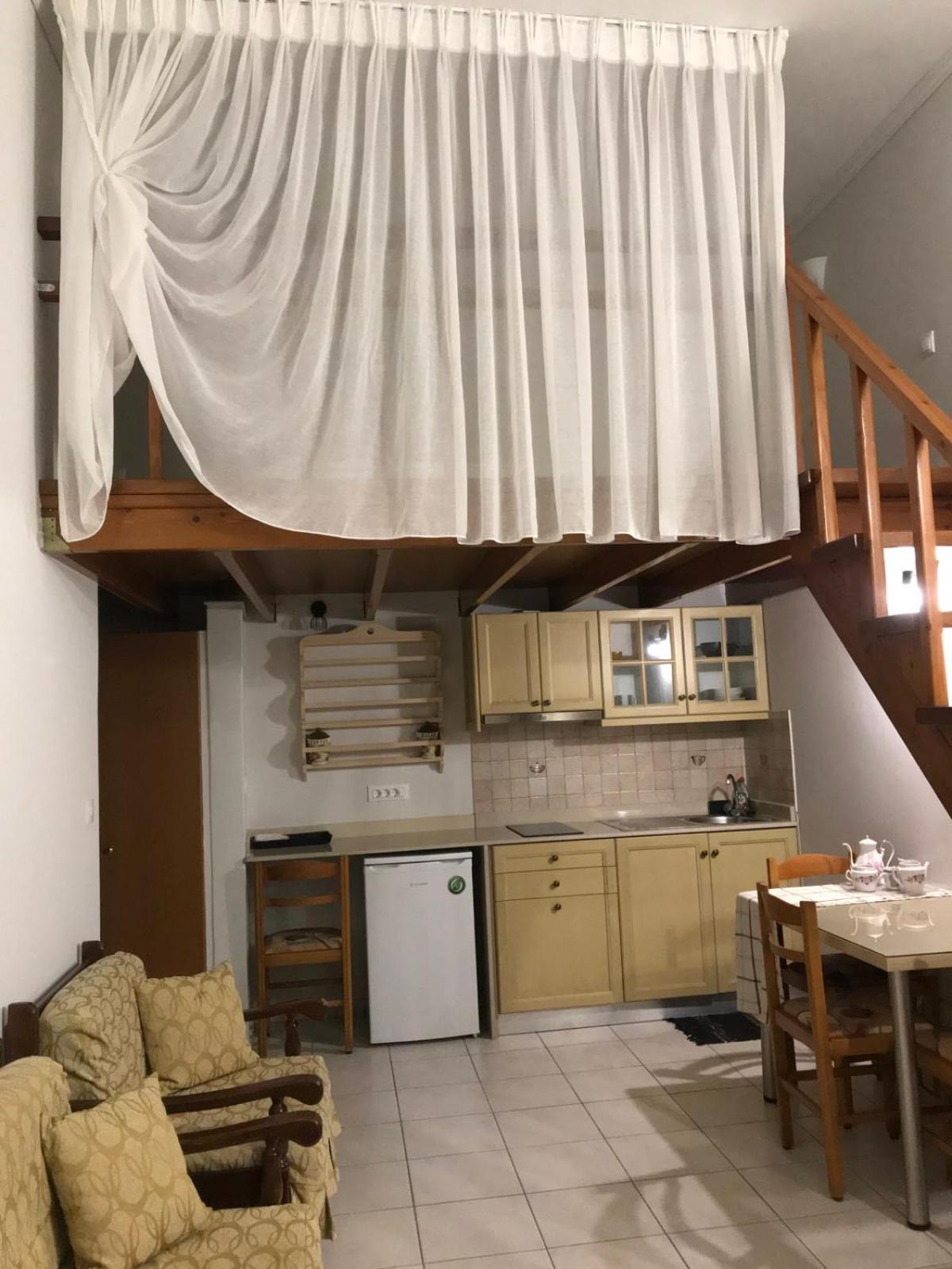 Apartment - Split Level - Photo 5