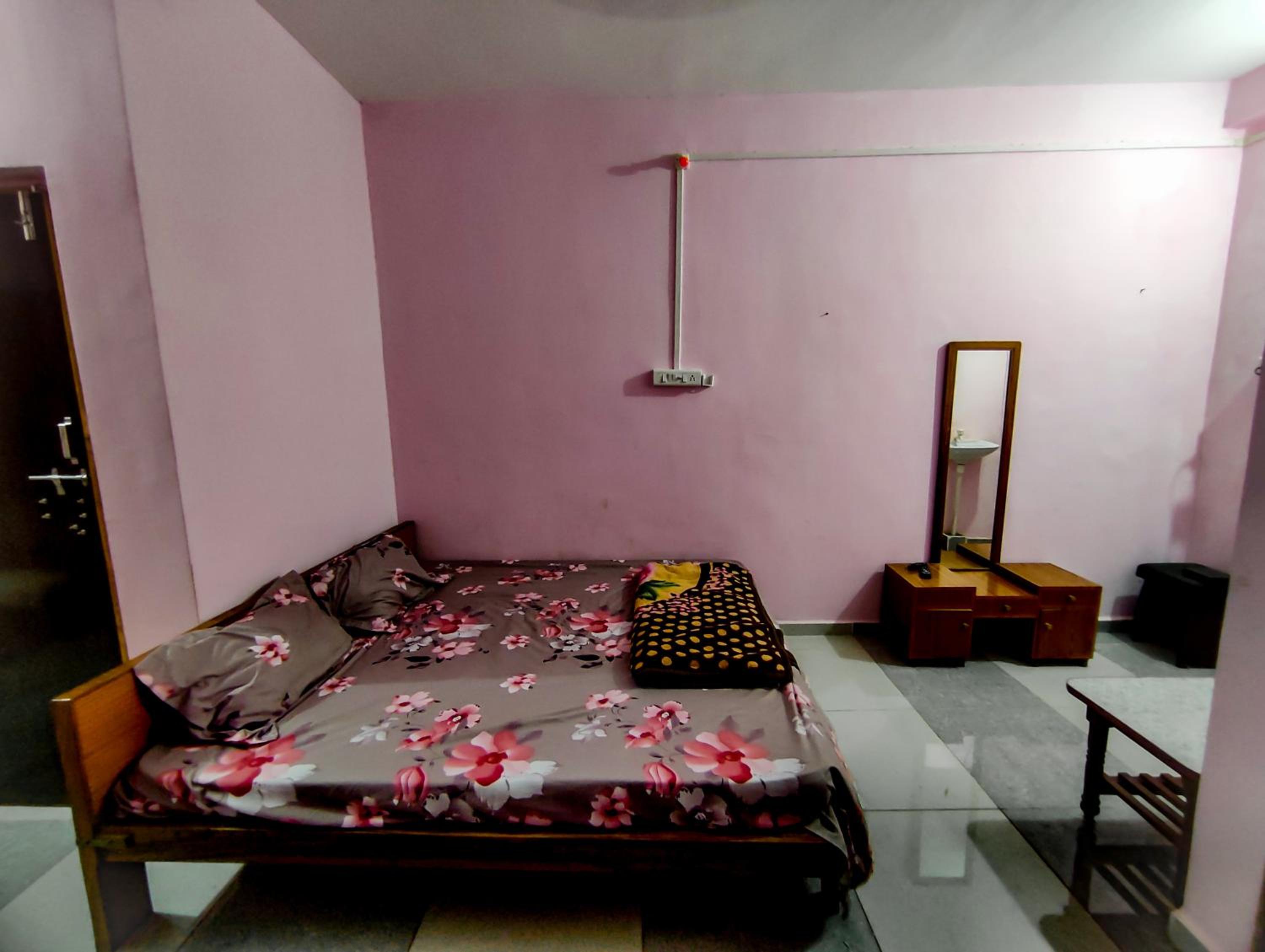 Standard Double Room With Fan photo 3
