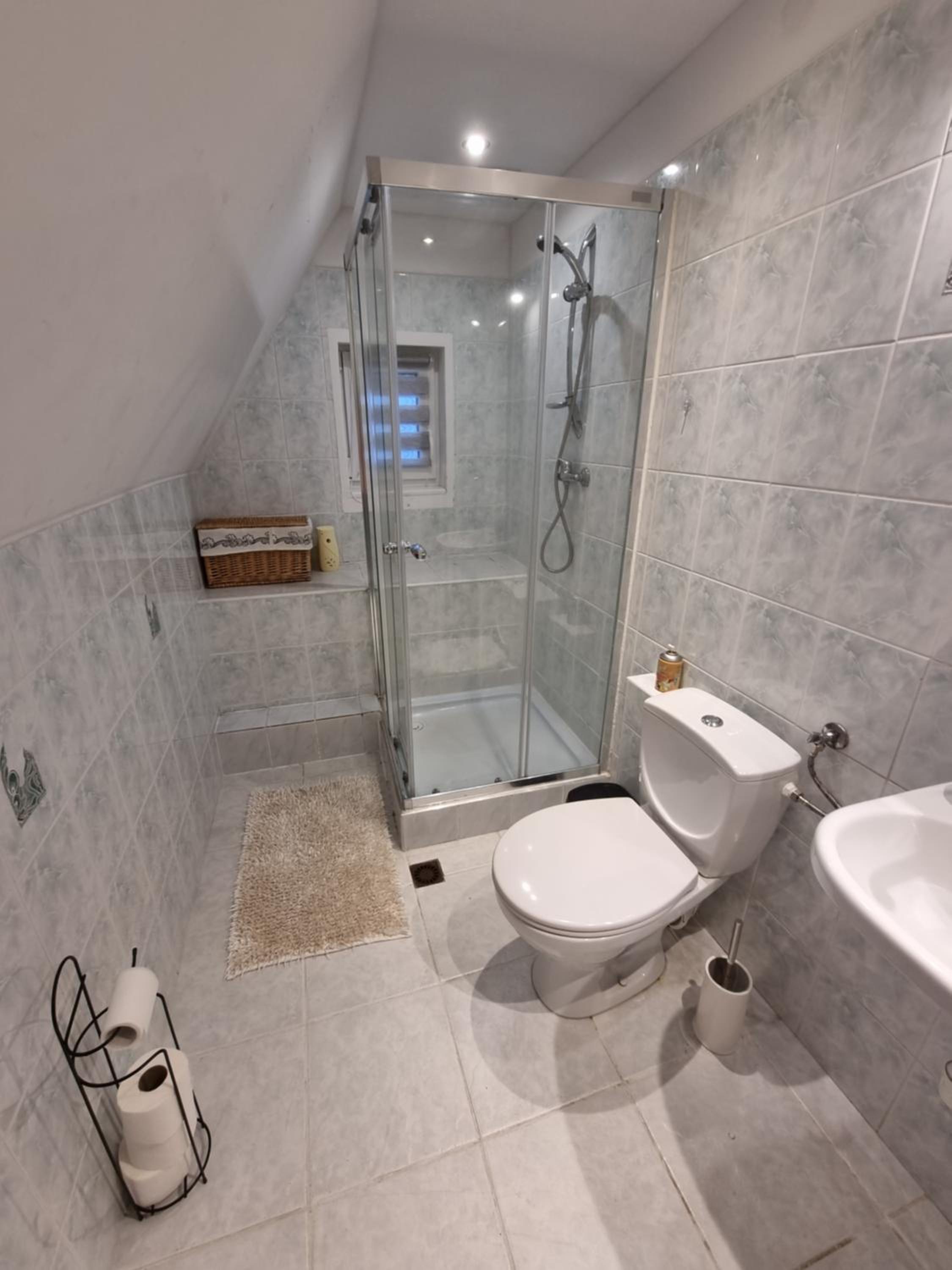 Economy Triple Room with Shared Bathroom photo 2