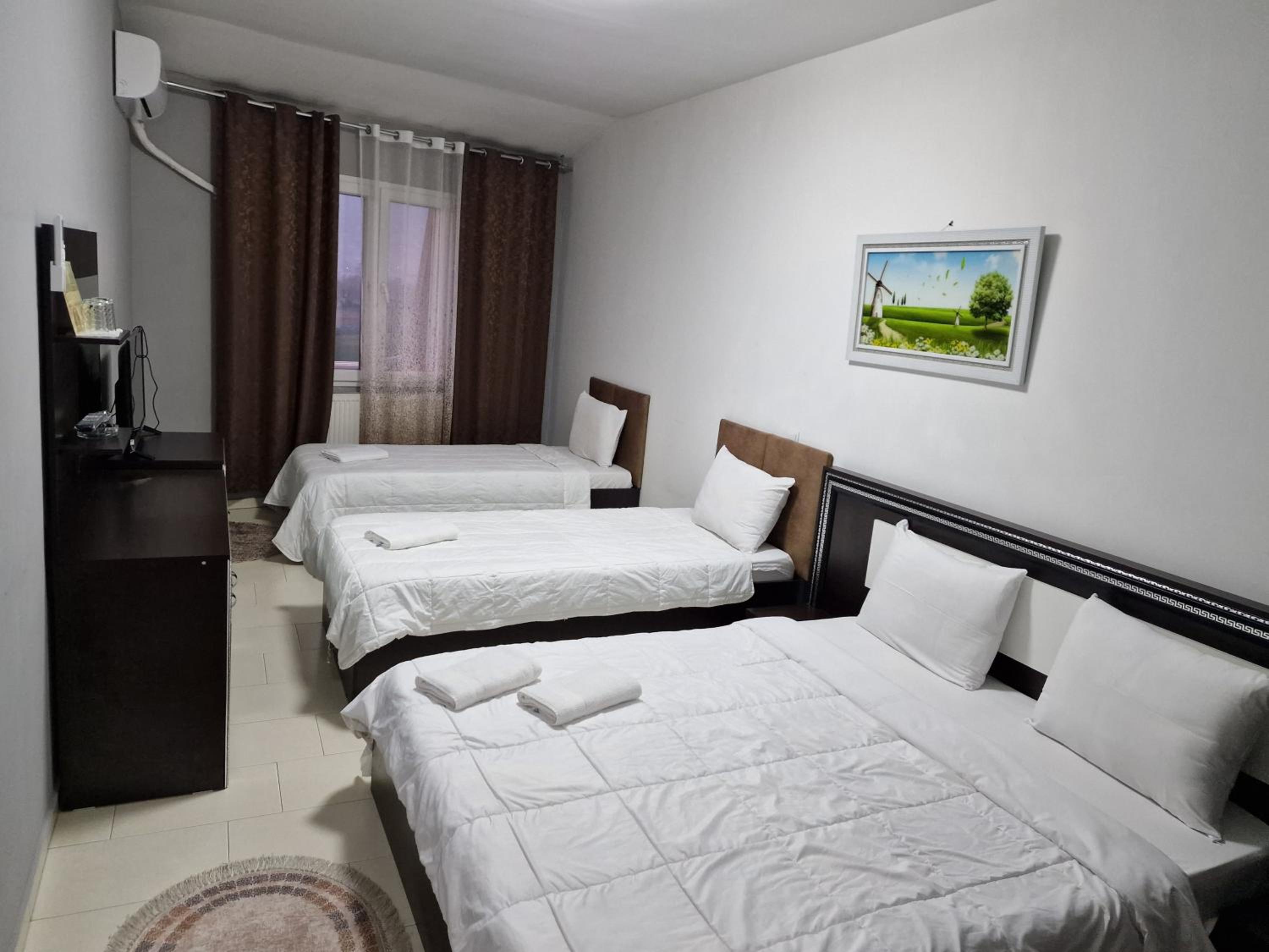 Quadruple Room with Private Bathroom photo 2