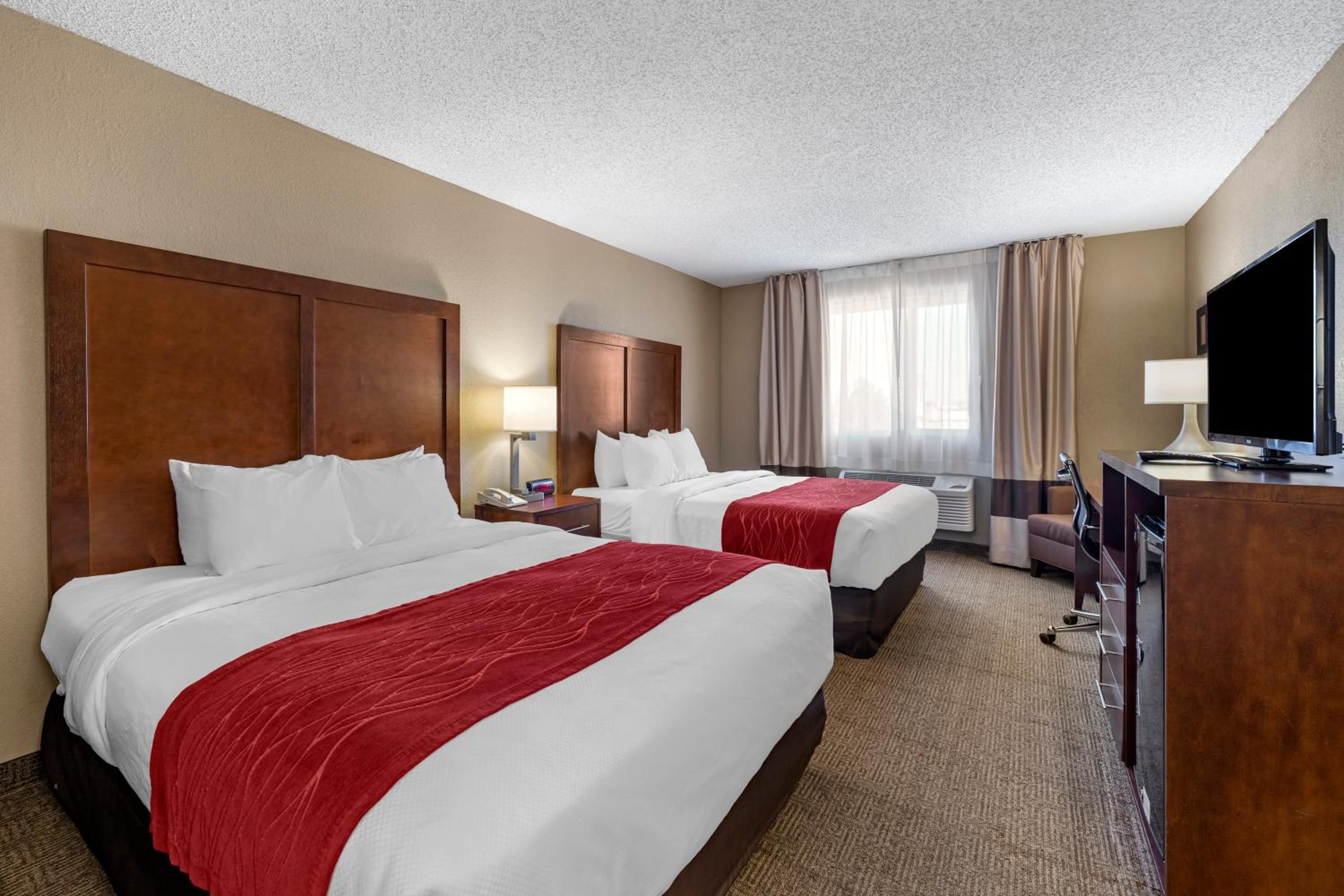 Queen Room with Two Queen Beds - Non-Smoking photo 1