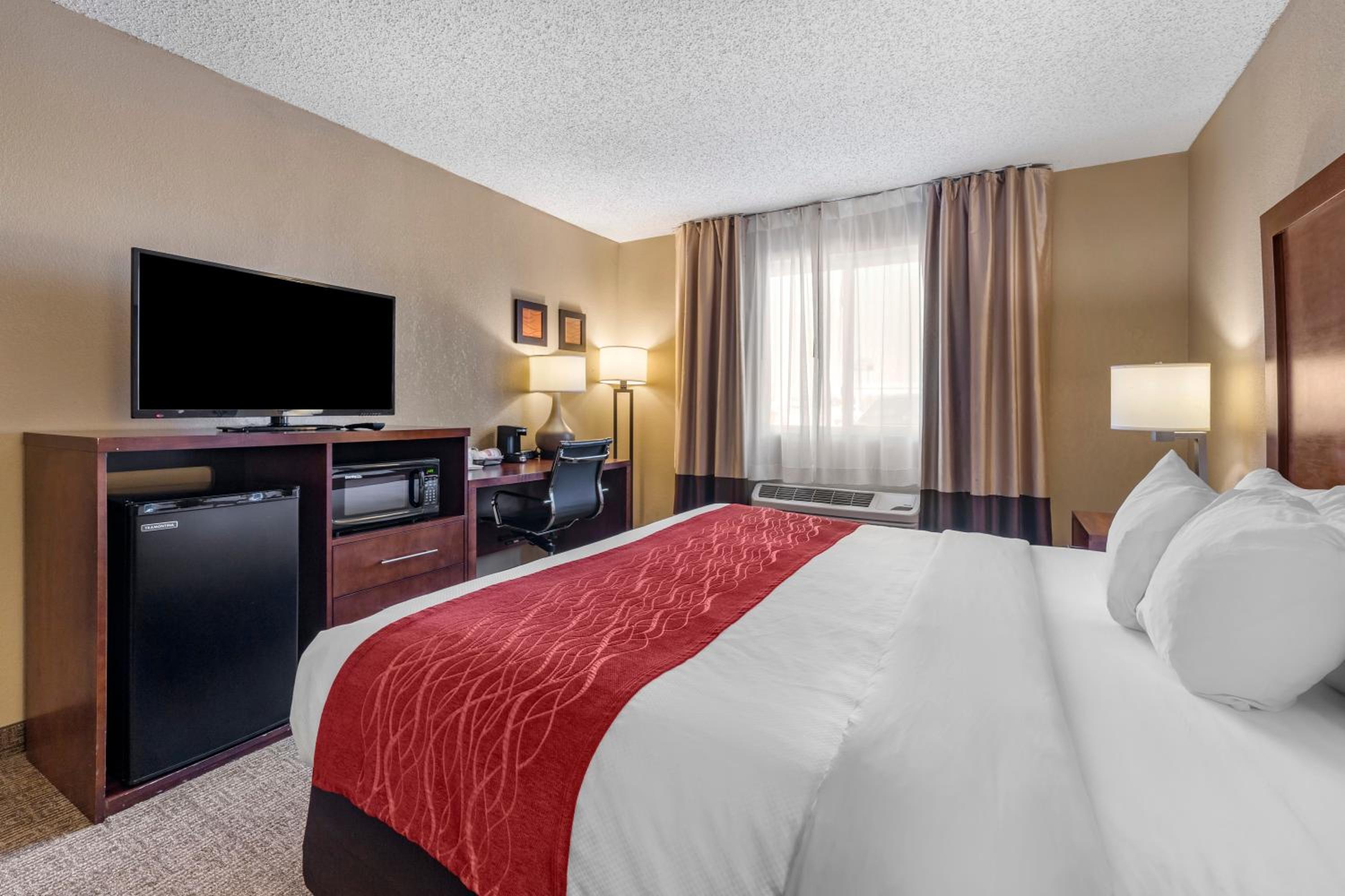 King Room - Accessible/Non-Smoking photo 3