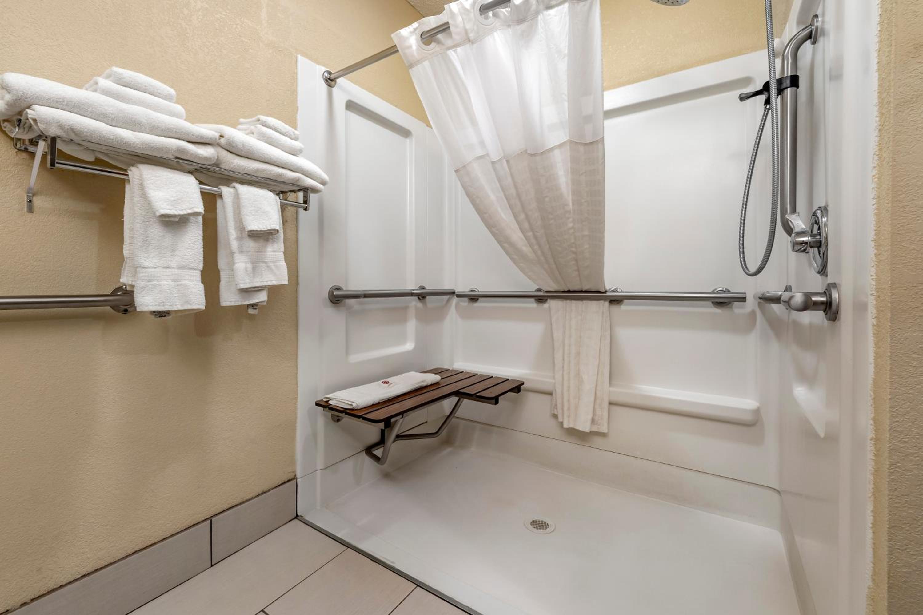 King Room - Accessible/Non-Smoking photo 2