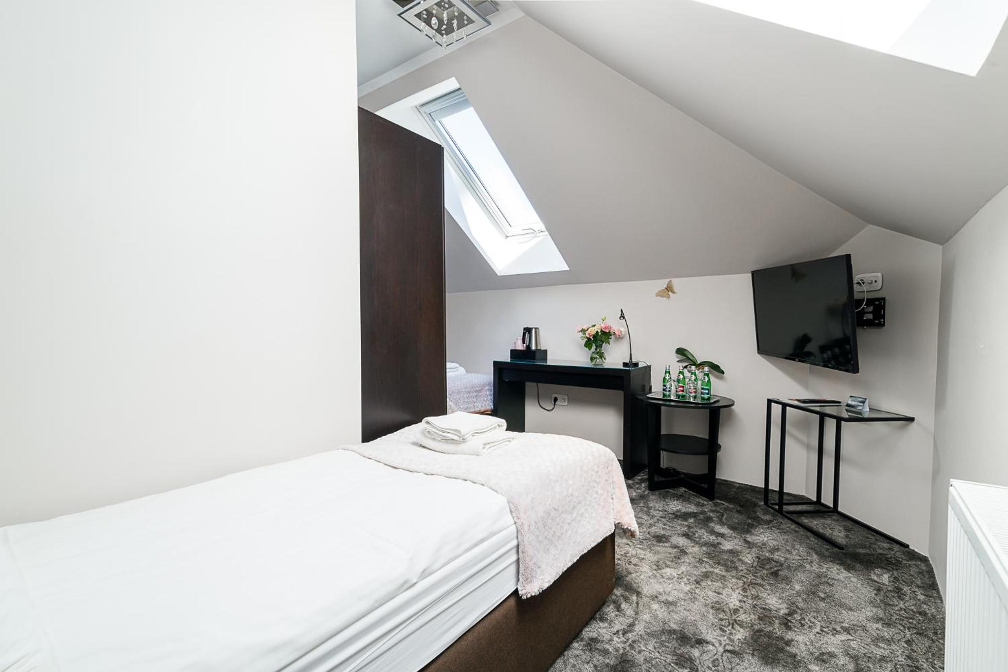 Deluxe Twin Room - Photo 2