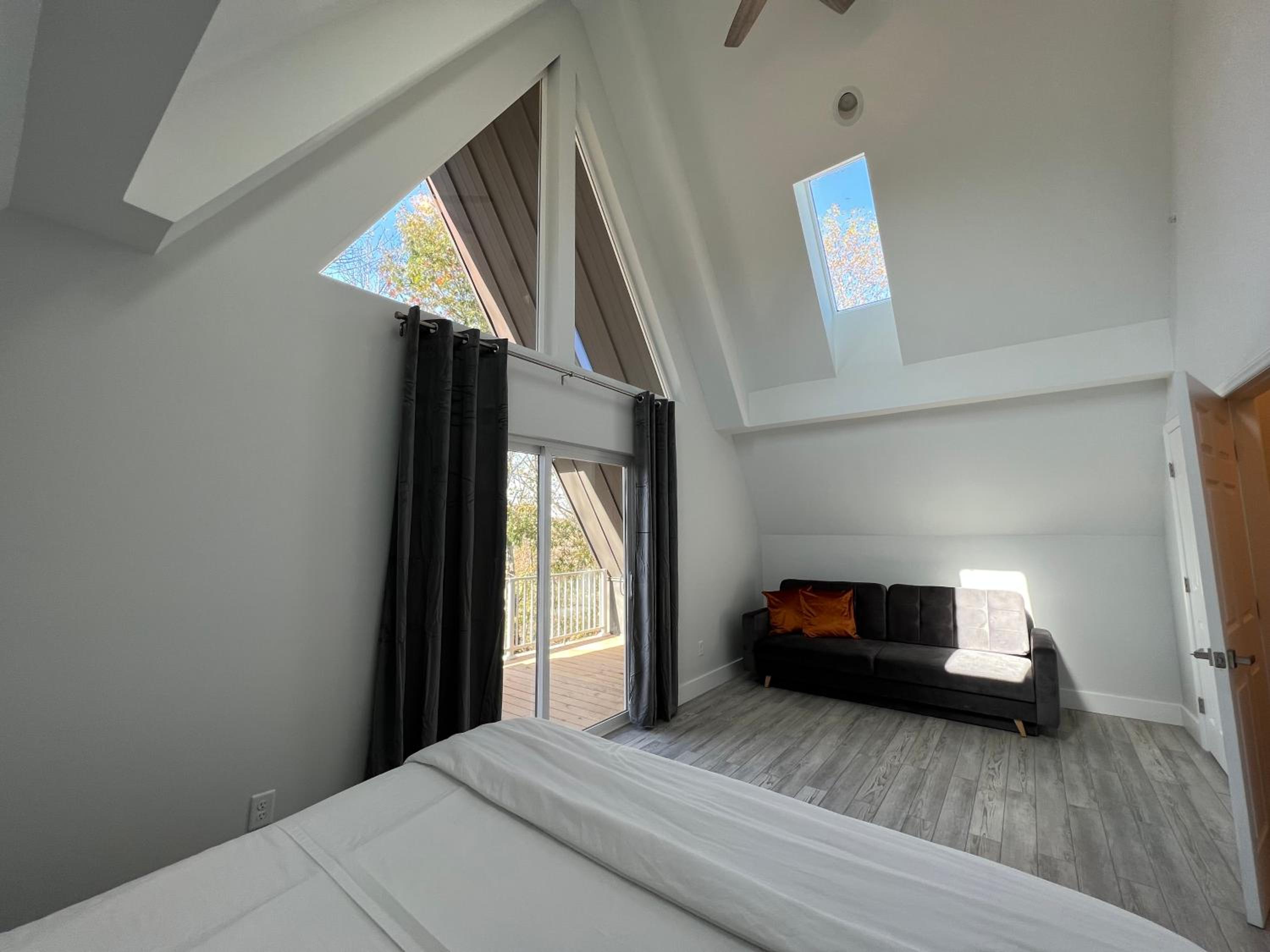 Apartment with Mountain View - Photo 14