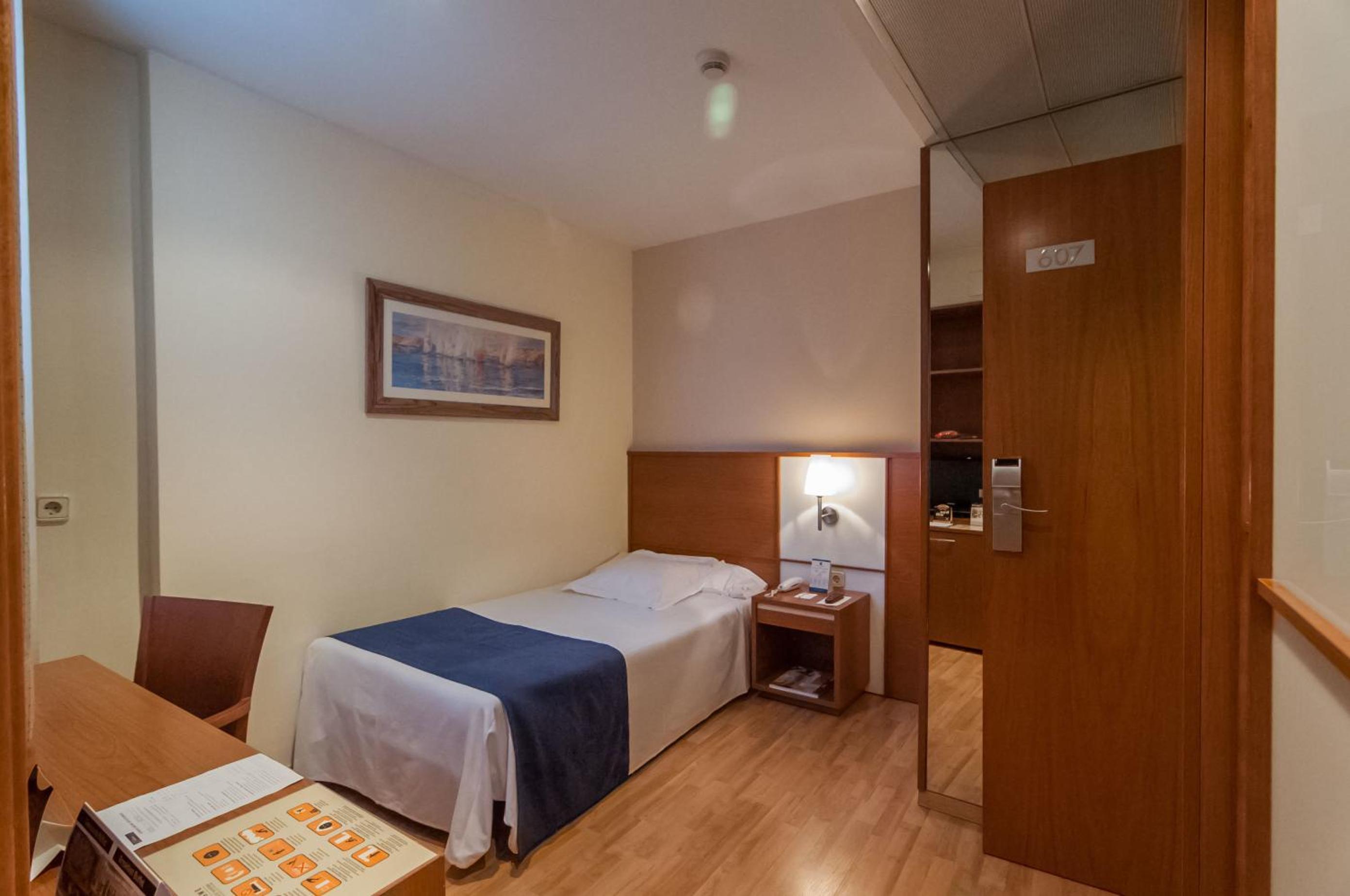 Single Room photo 2