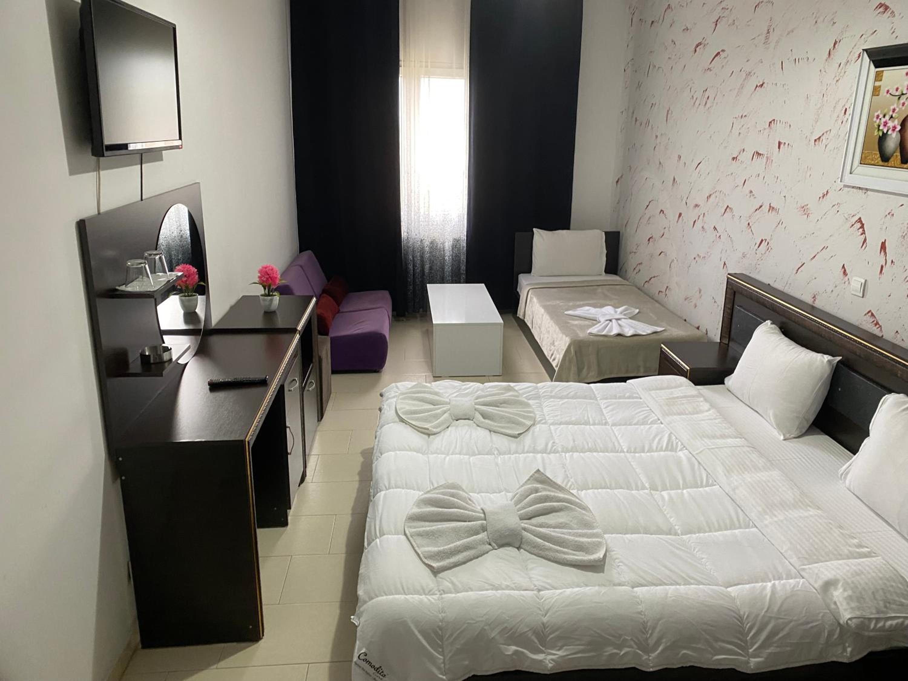 Triple Room with Private Bathroom photo 3