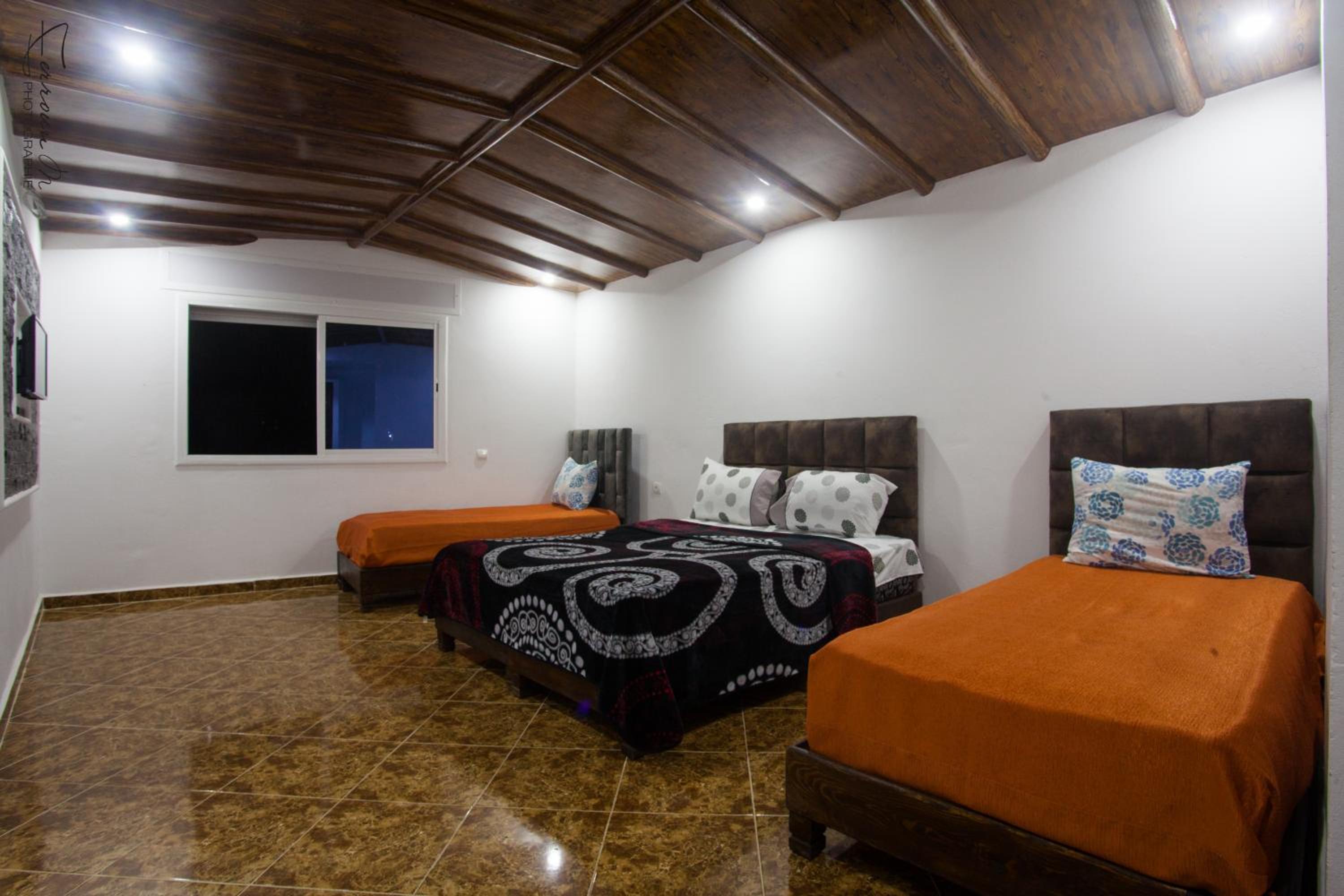 Quadruple Room with Shower - Photo 5