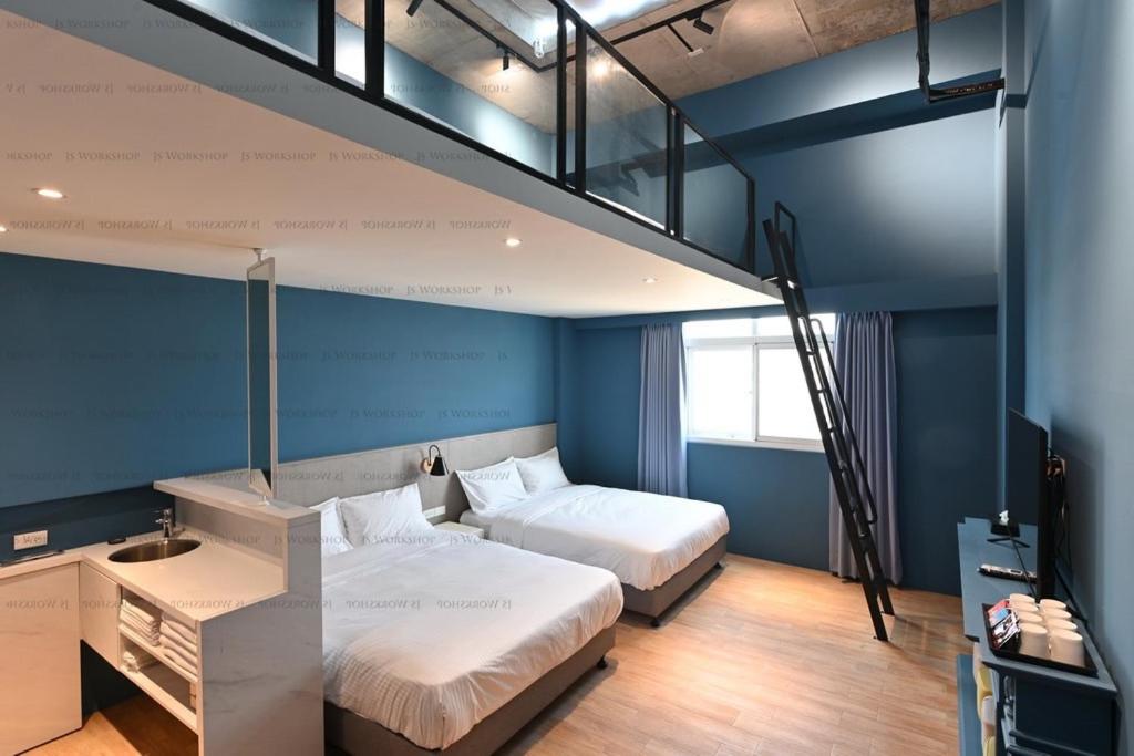 Duplex Suite - Photo 3