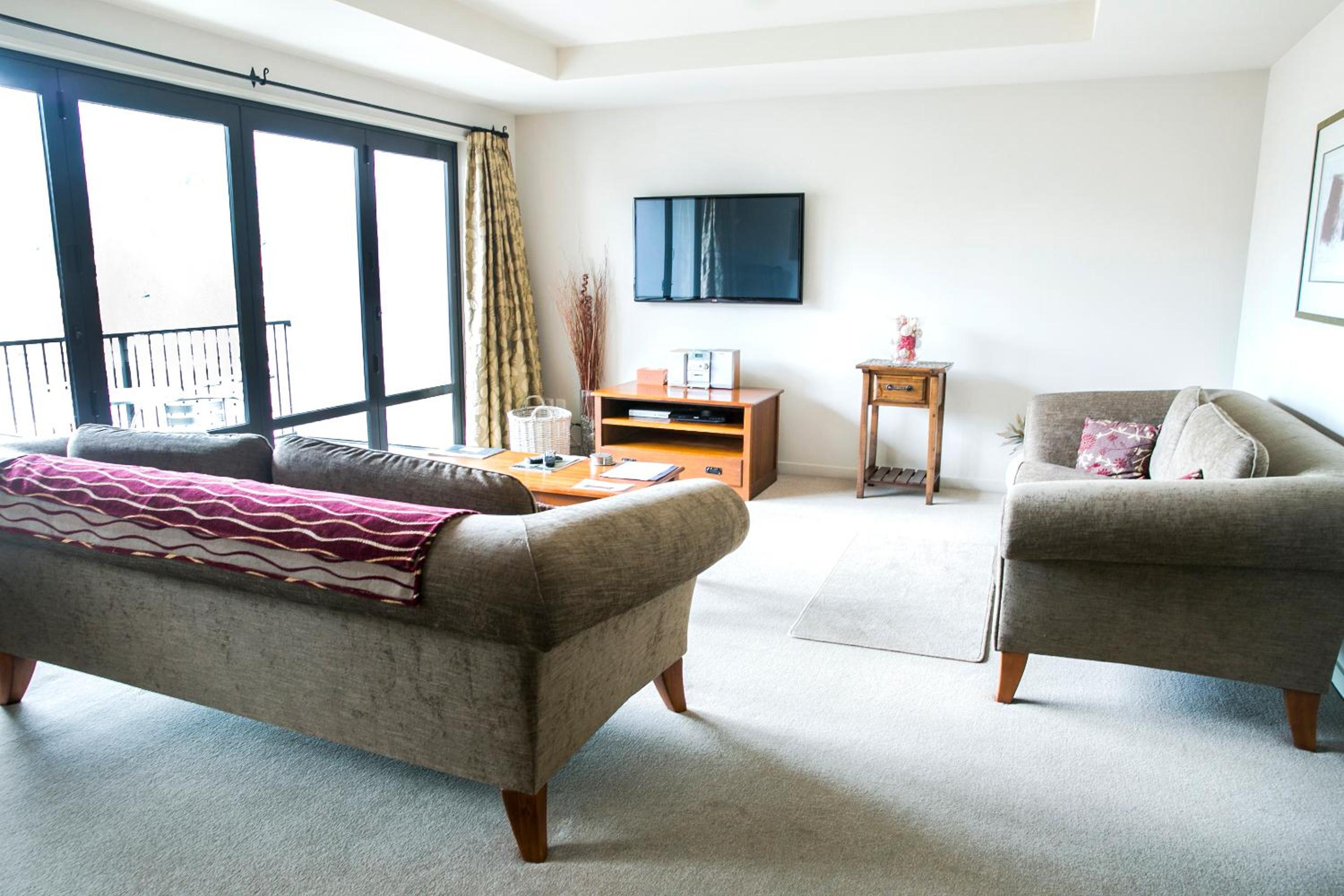 Three-Bedroom Apartment with Lake View
