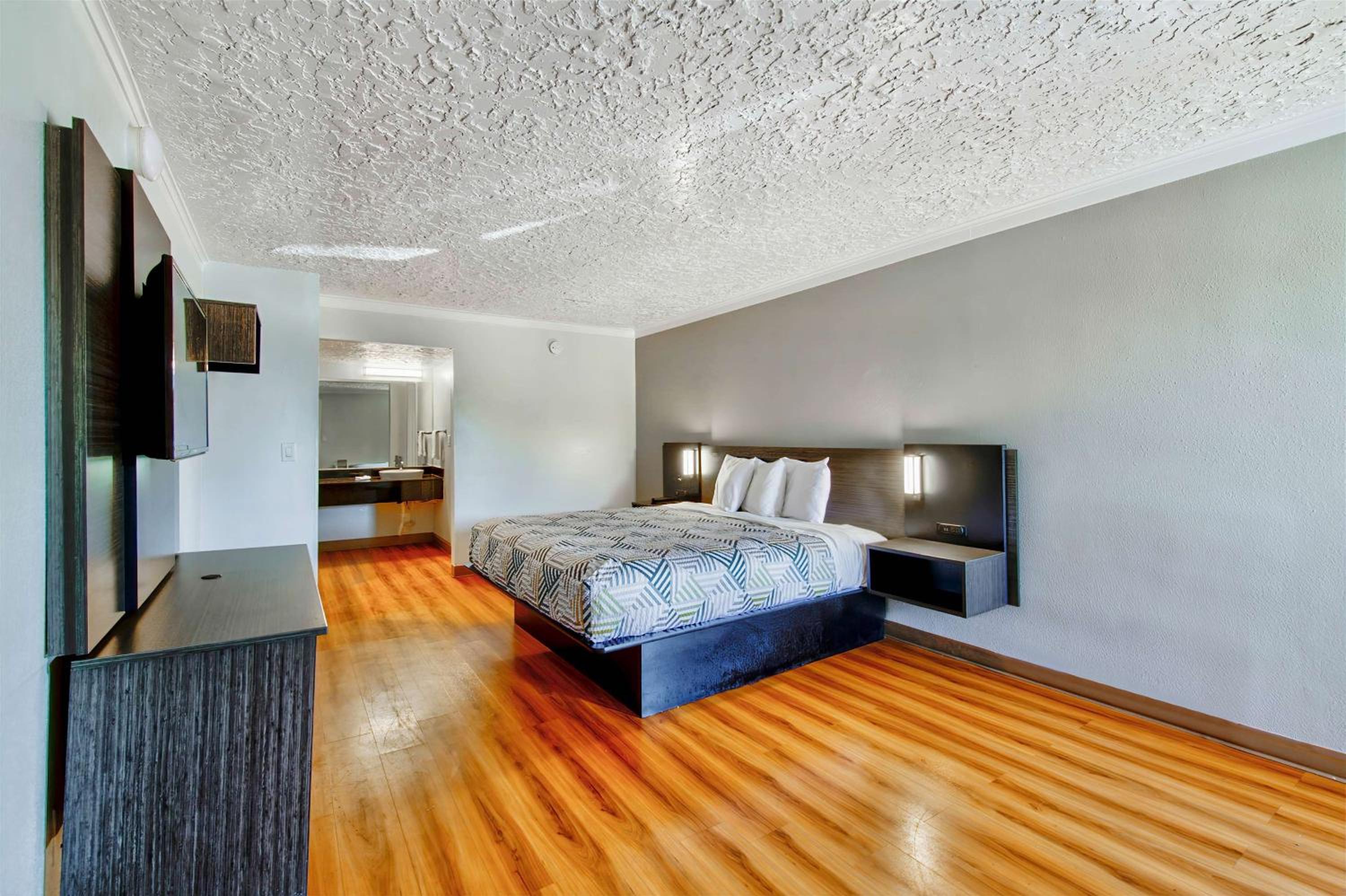 King Room - Disability Access - Non-Smoking - Photo 1