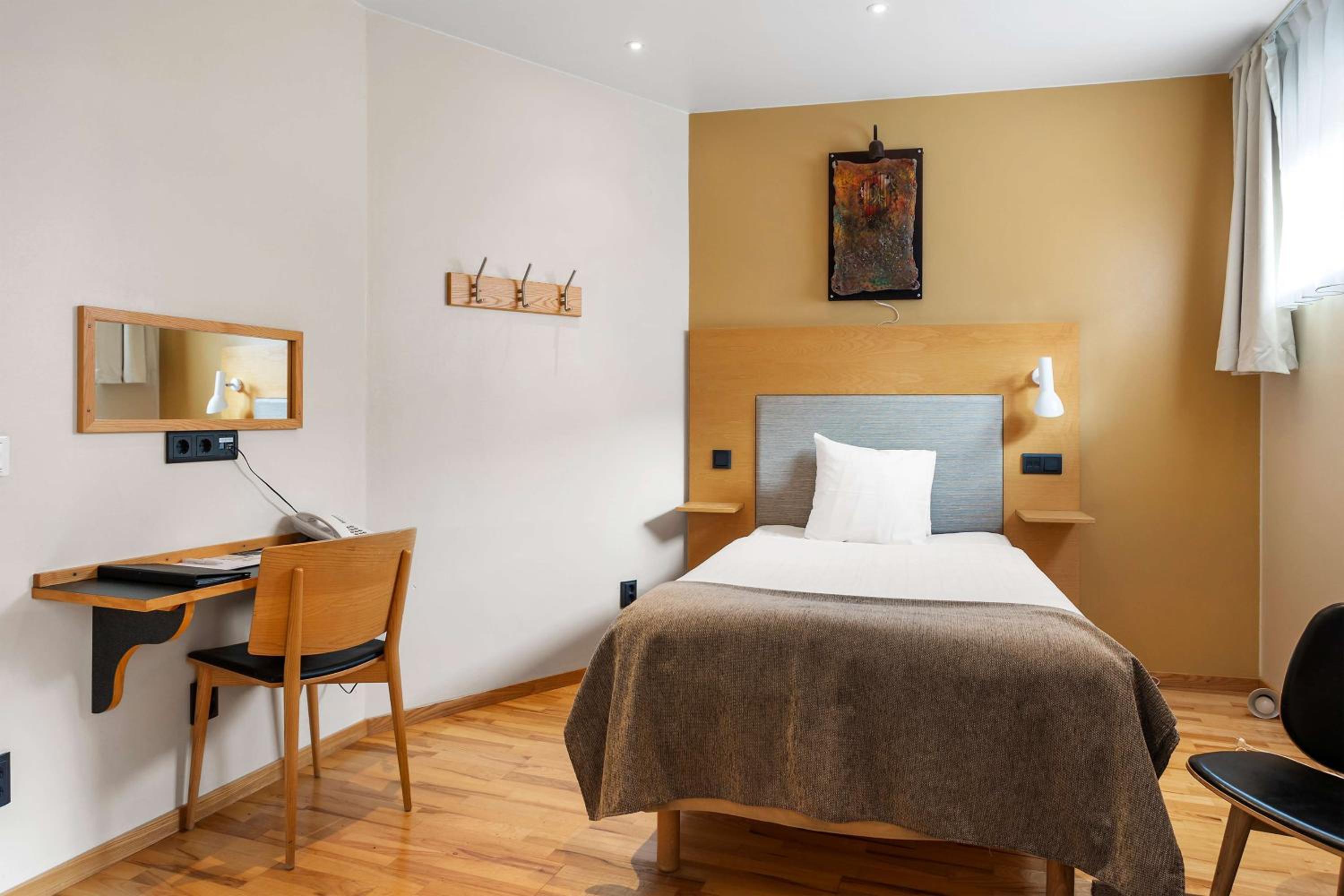 Single Room - Photo 1