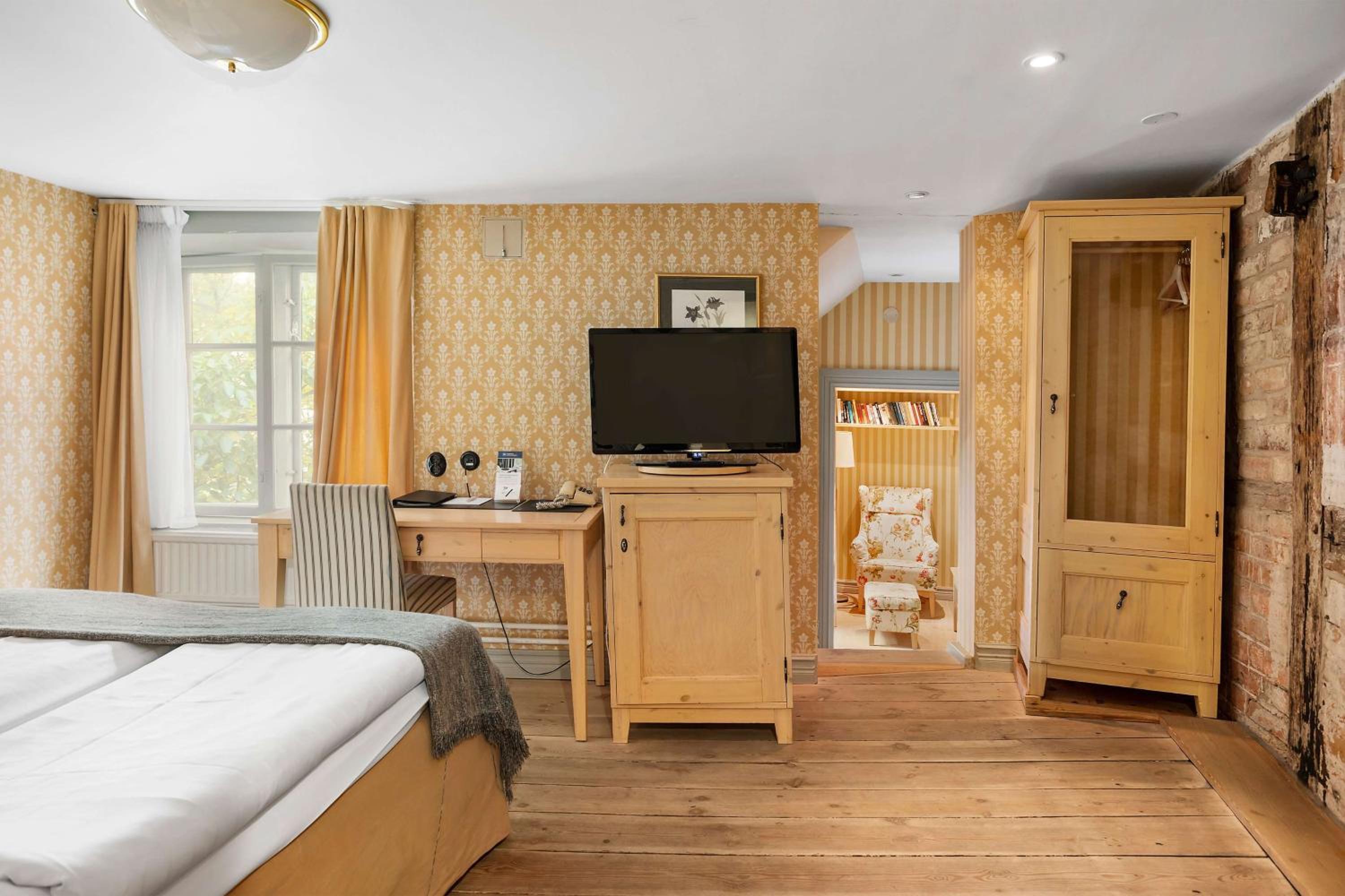 Twin Room - Non-Smoking - Photo 5