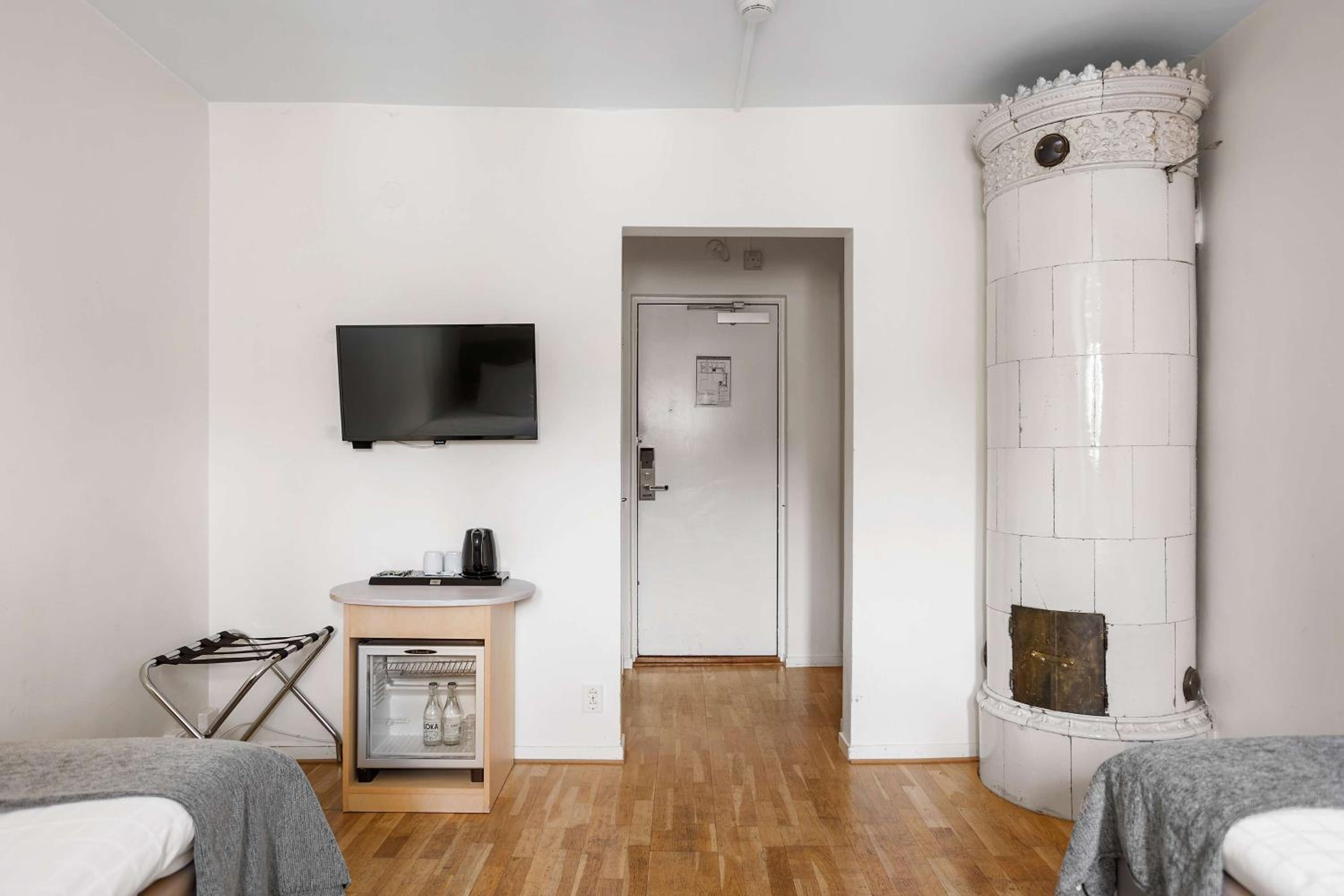 Twin Room - Non-Smoking - Photo 8